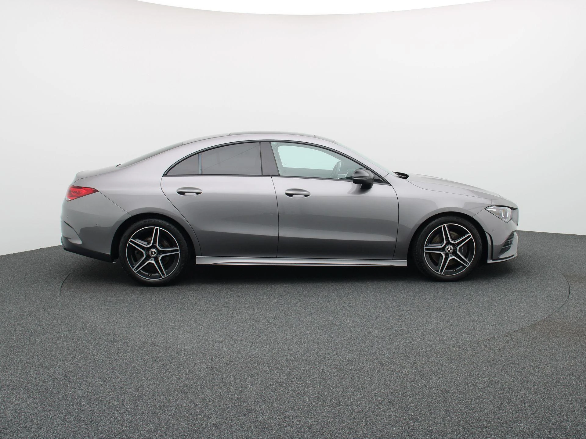 Mercedes-Benz CLA 200 AMG Line + PANORAMISCH DAK + CAMERA + LED +