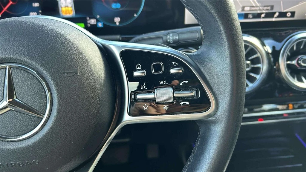 Mercedes-Benz-EQA-image-13