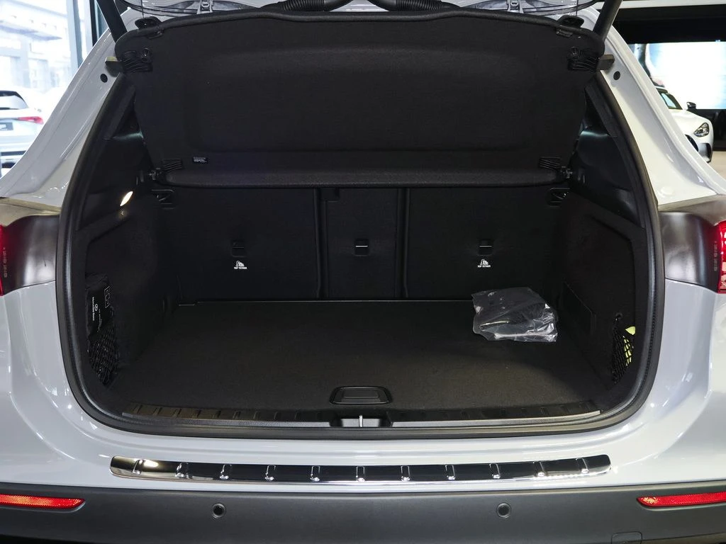 Mercedes-Benz-GLA 200 d-image-14