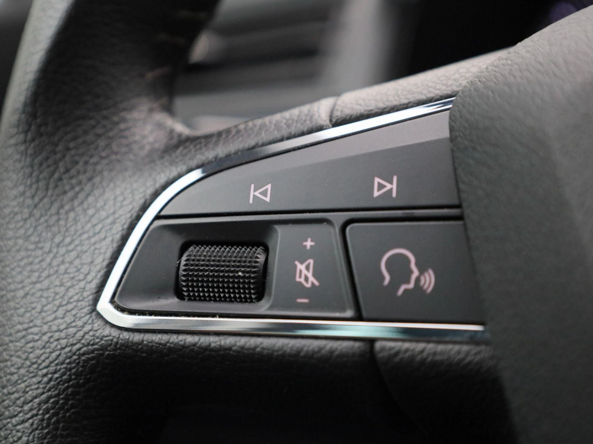 SEAT-Arona-image-17