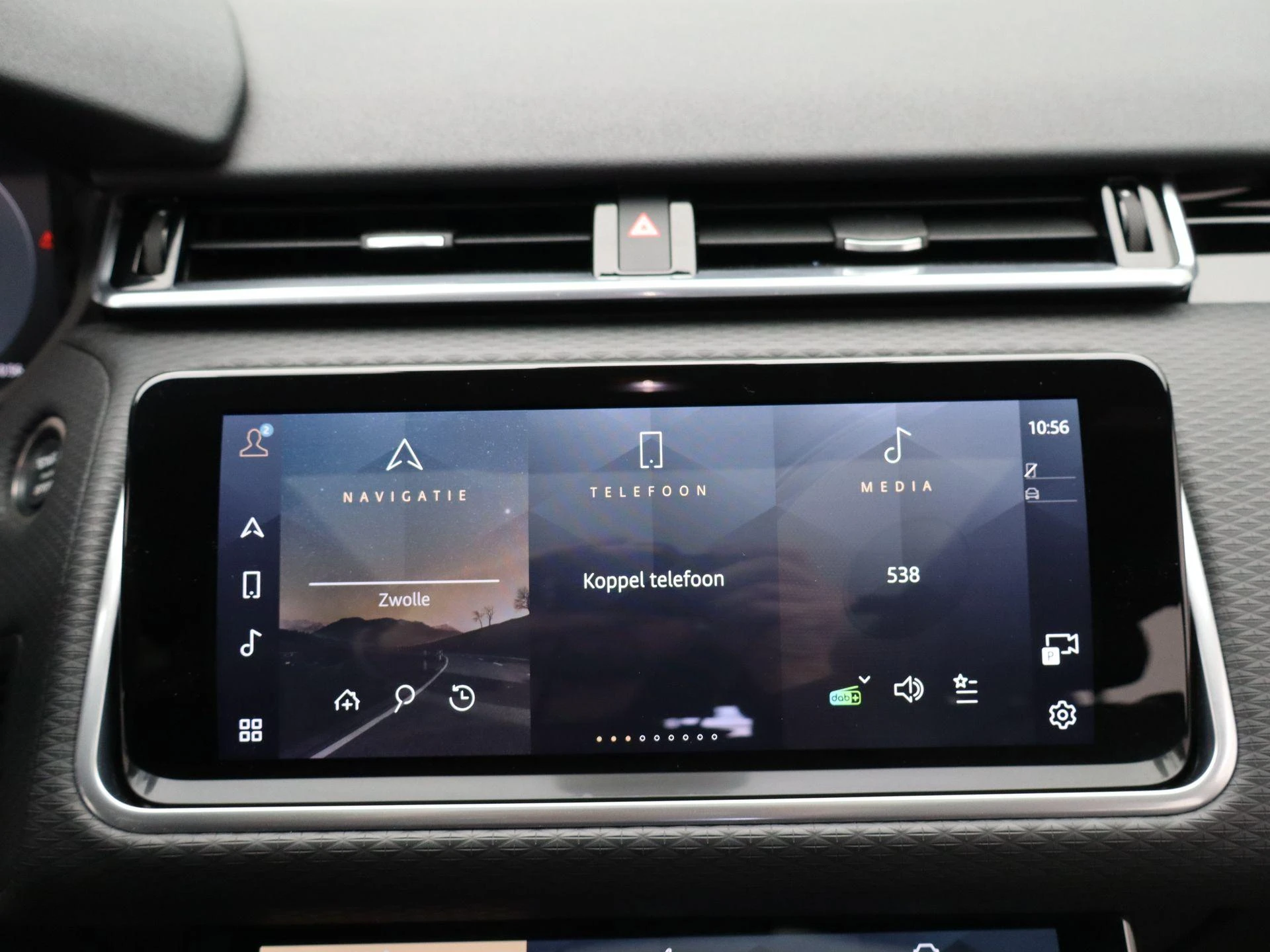 Land Rover-Range Rover Velar-image-16