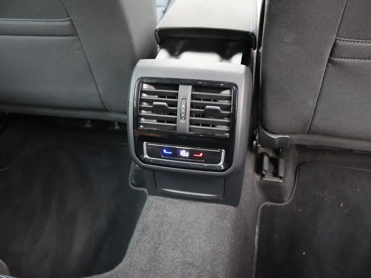 Volkswagen-Passat-image-14
