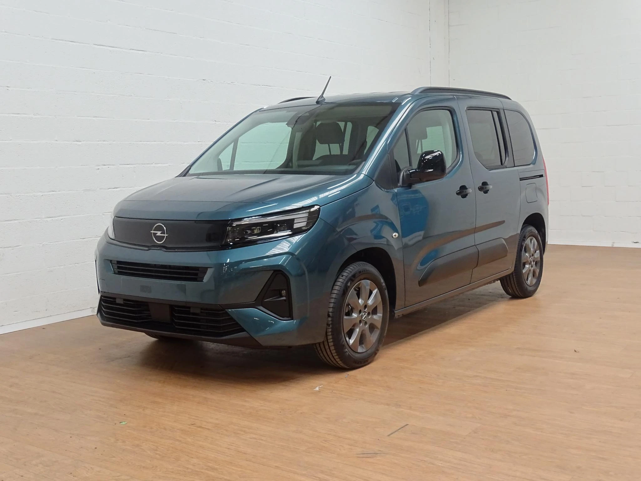 Opel Combo Life 1.2T Edition+gps+camera+park pilot achteraan