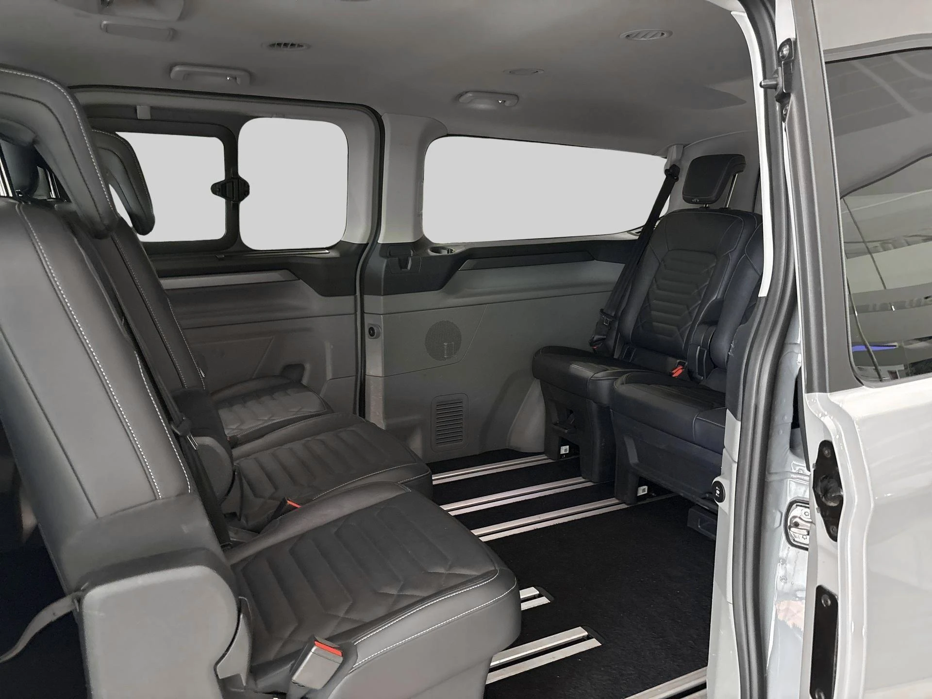 Ford-Tourneo Custom-image-14