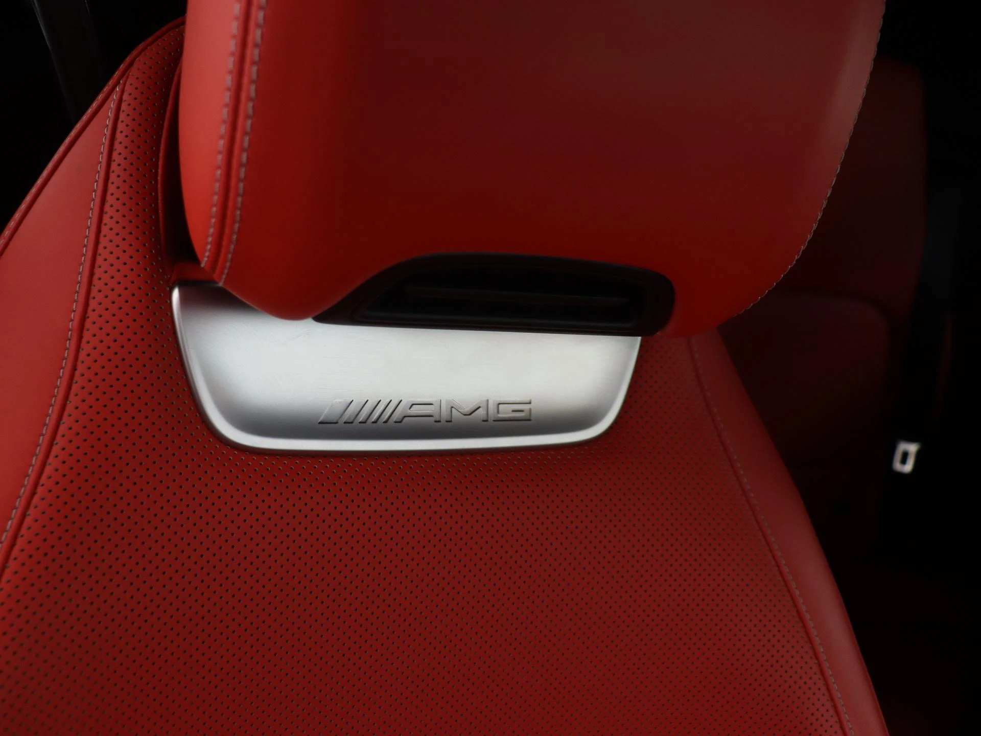 Mercedes-Benz-SL-image-18