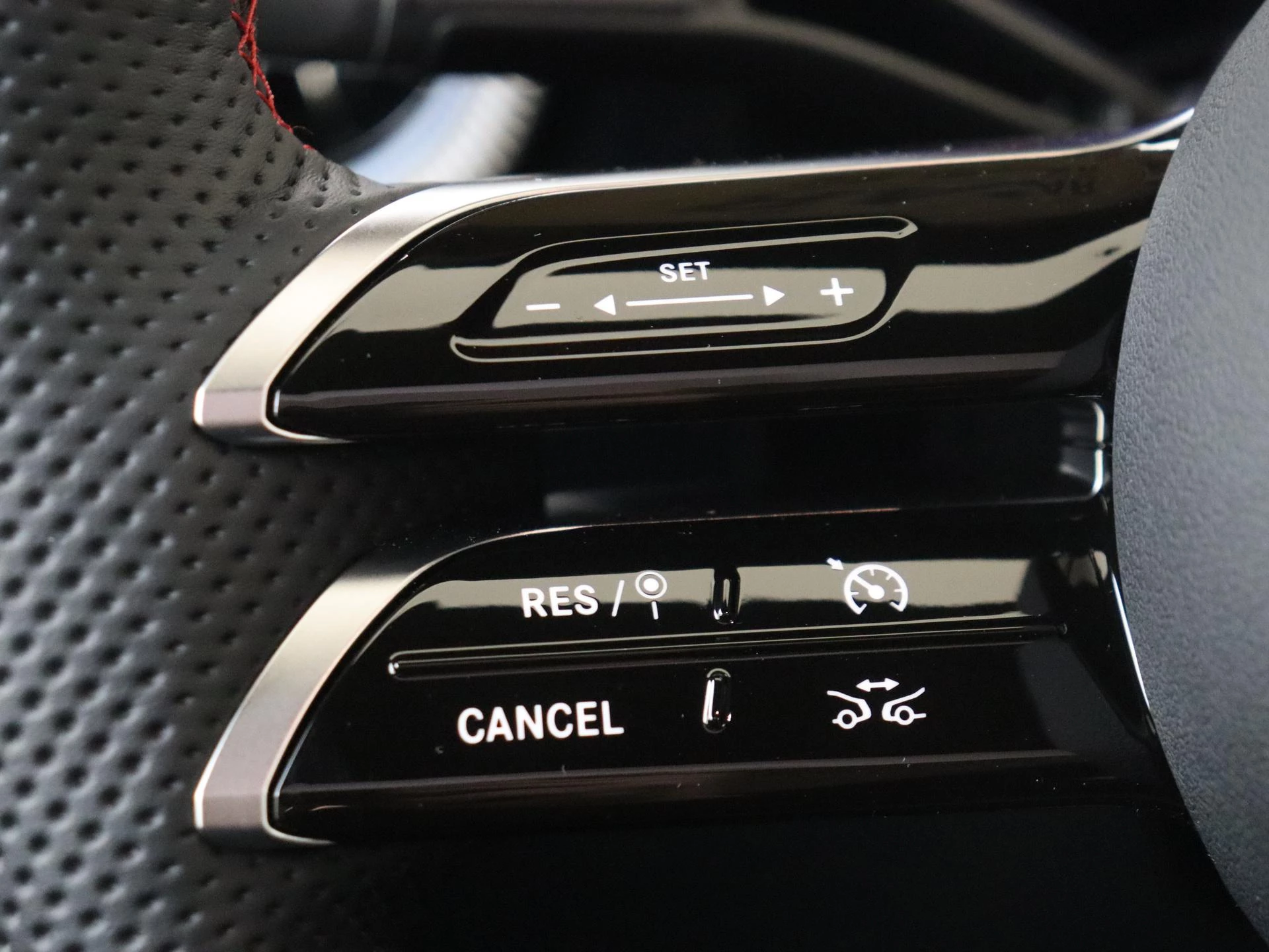 Mercedes-Benz-CLA-image-14