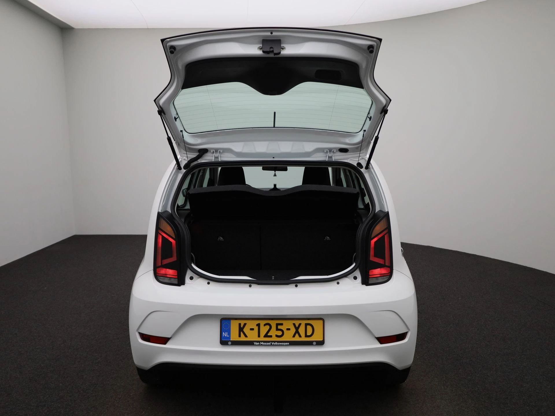 Volkswagen-up!-image-10