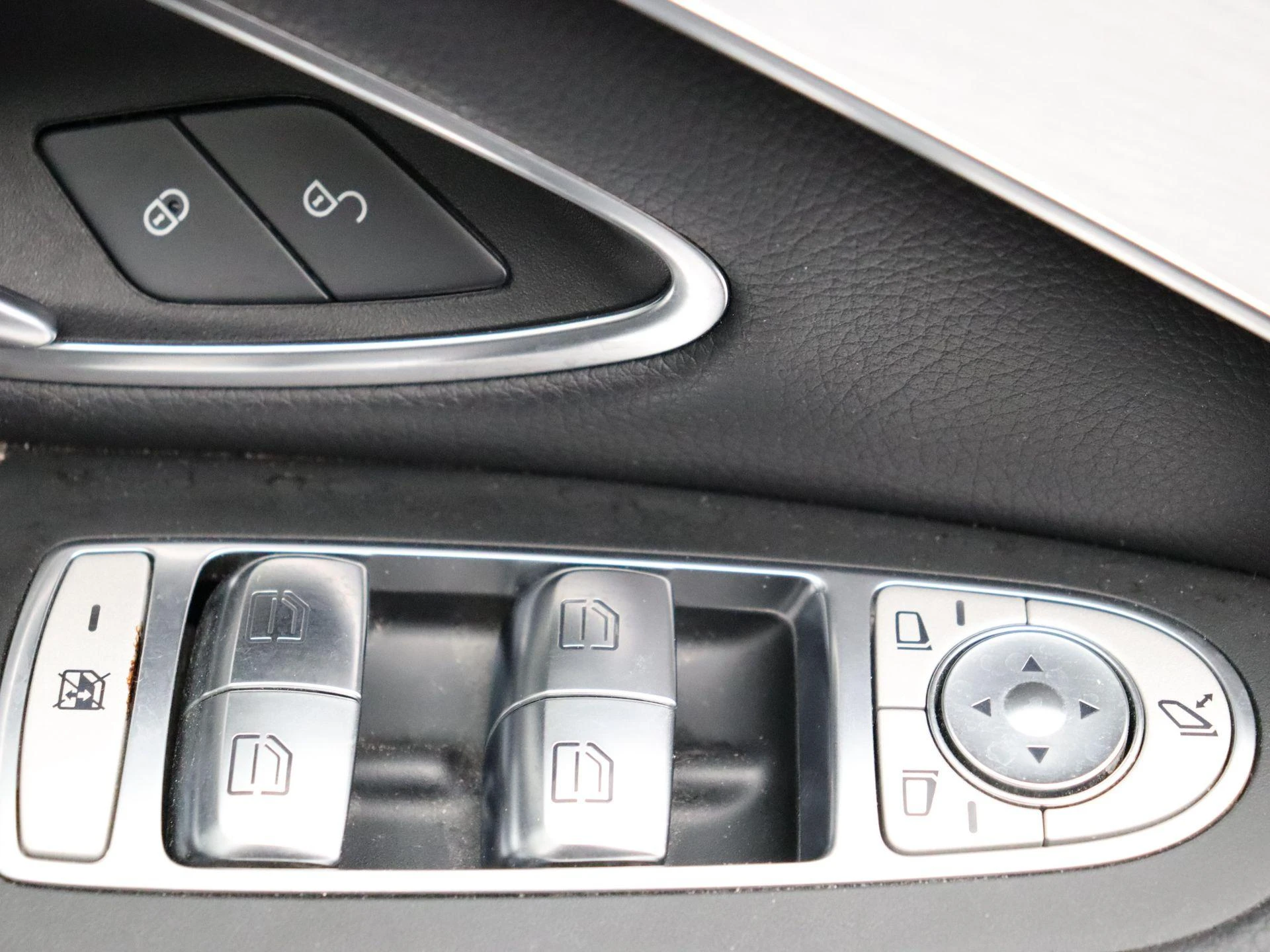 Mercedes-Benz-C-Klasse-image-9