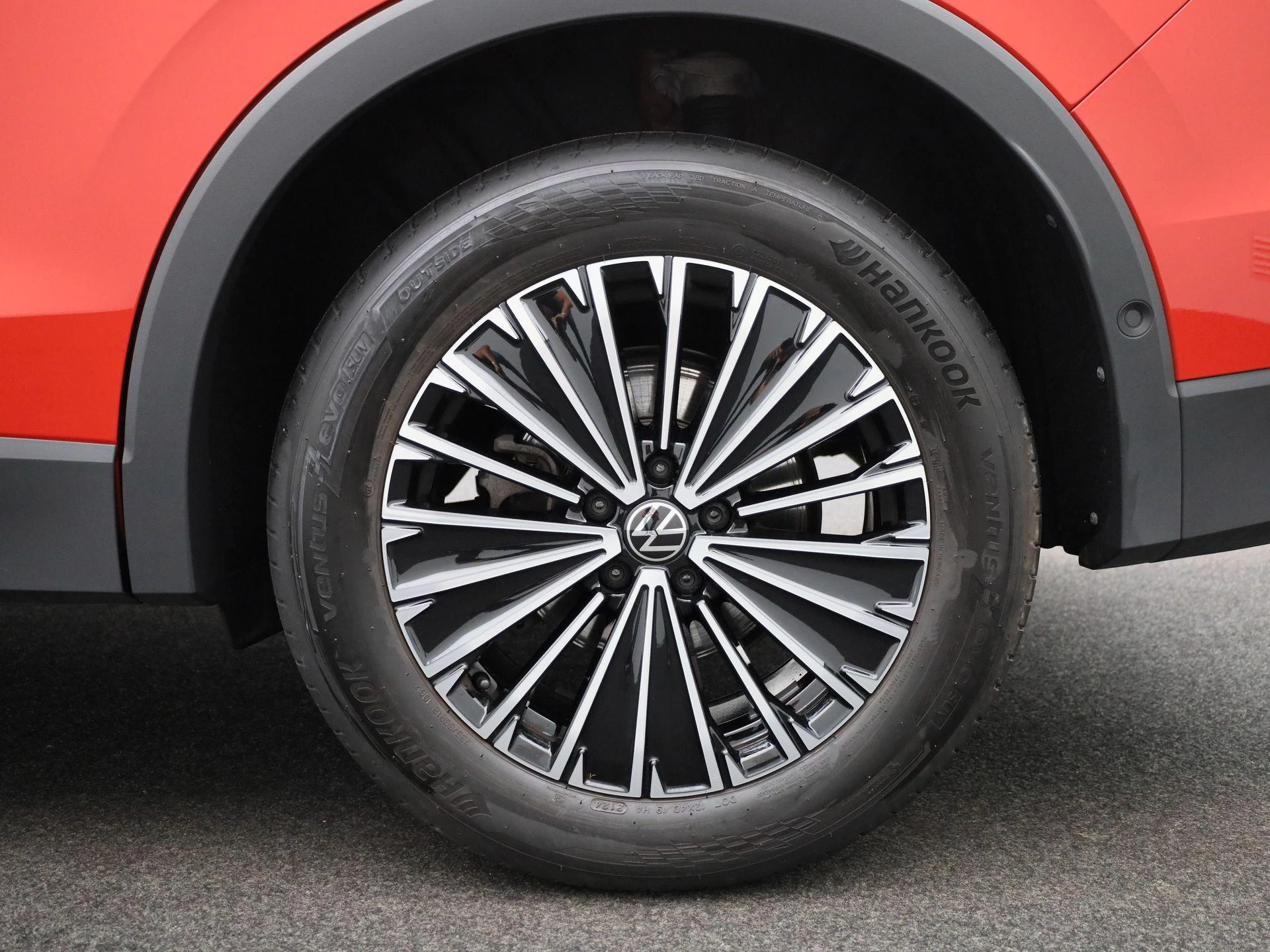 Volkswagen-Tiguan-image-6