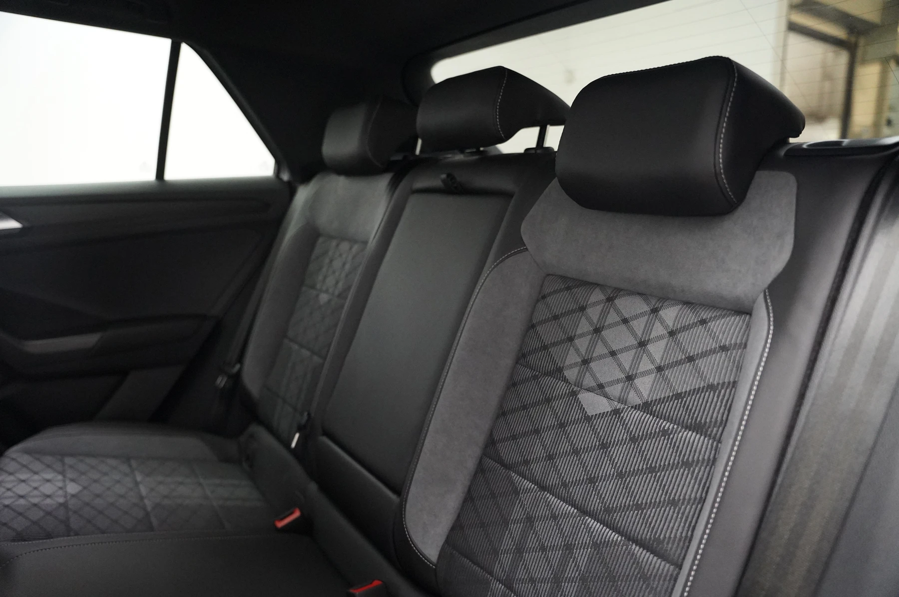 Volkswagen-T-Roc-image-12