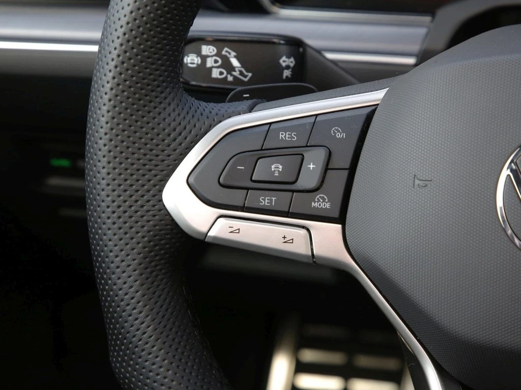 Volkswagen-Touareg-image-16