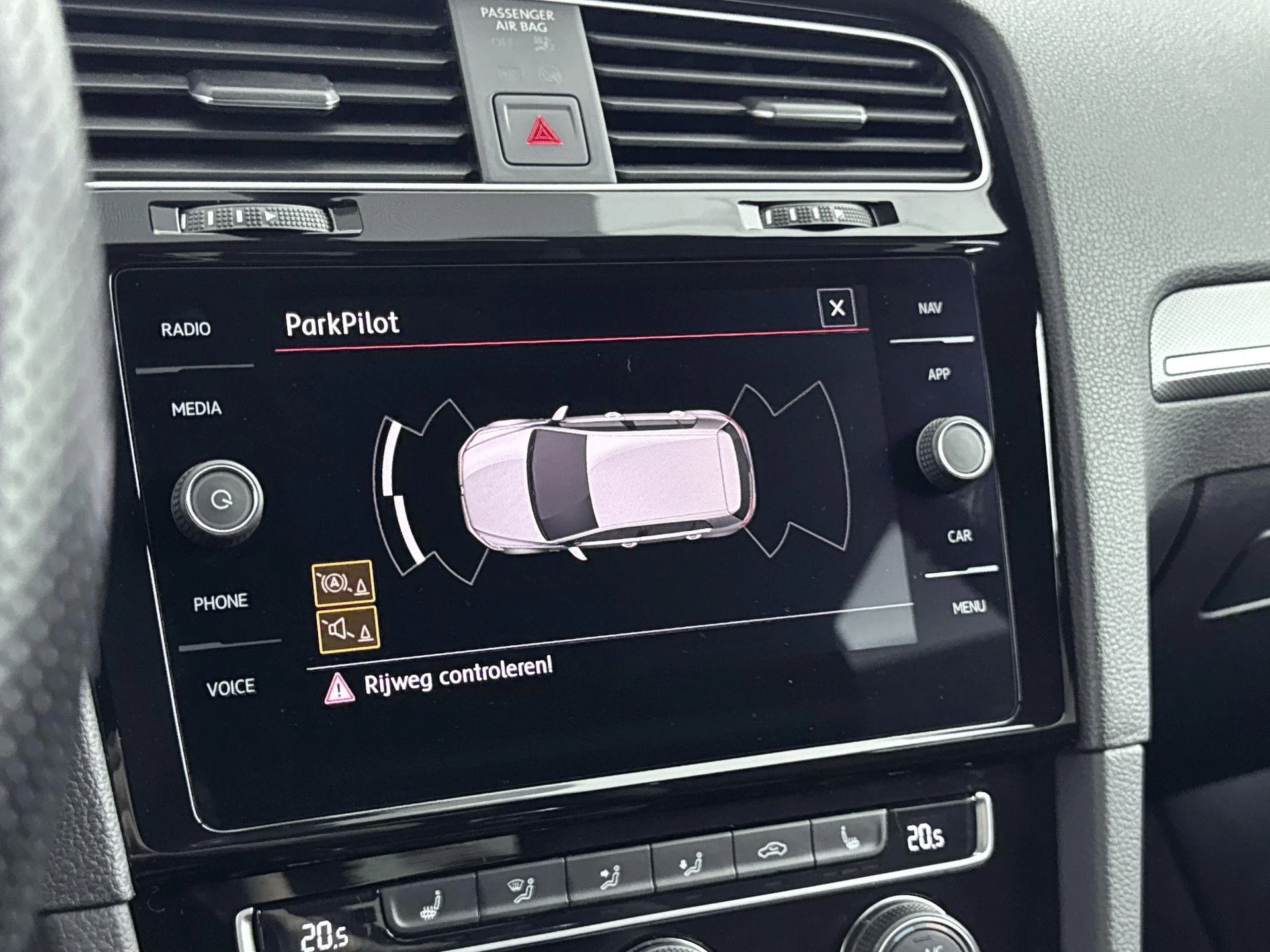 Volkswagen-Golf-image-10