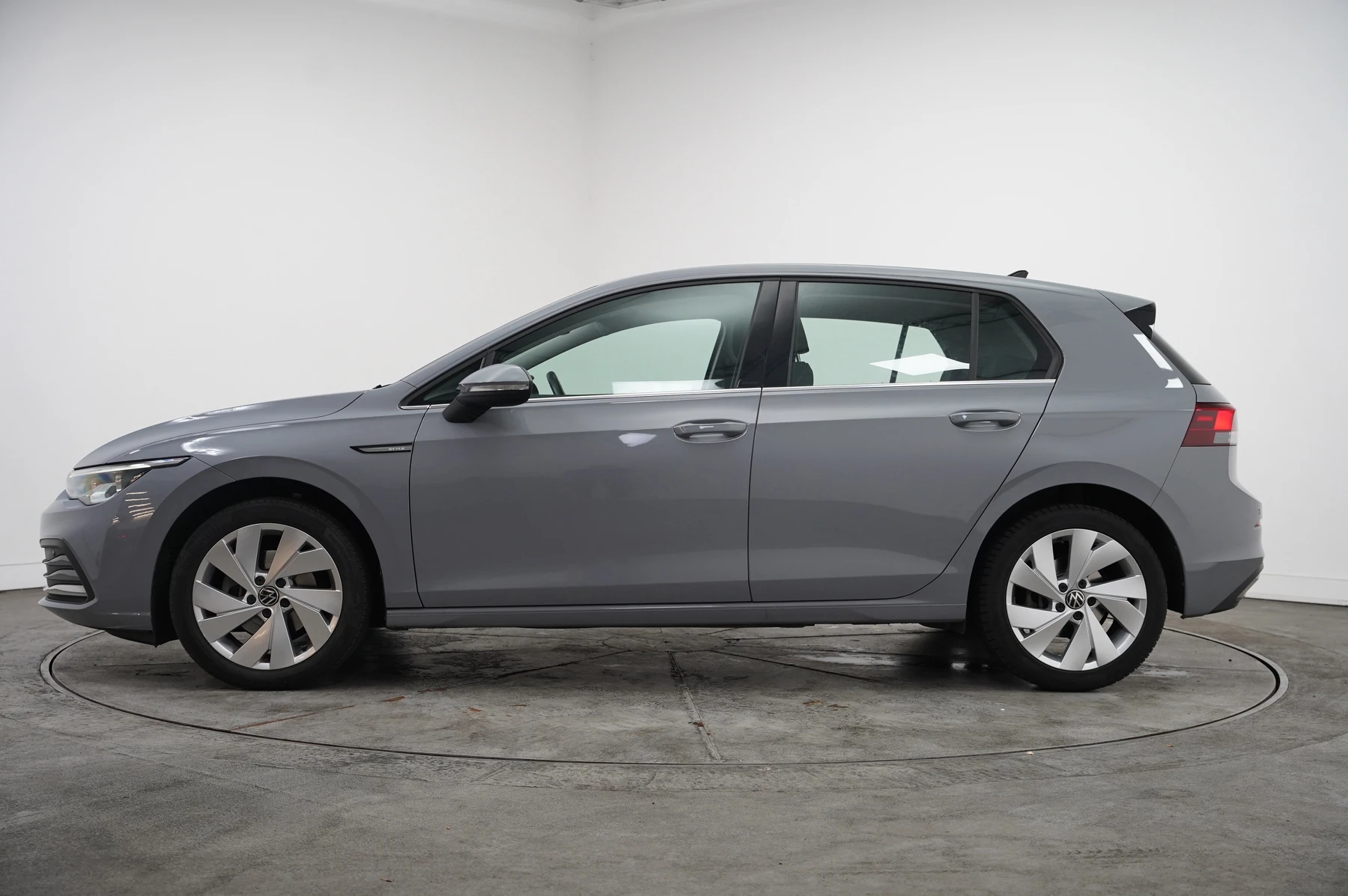 Volkswagen-Golf-image-16