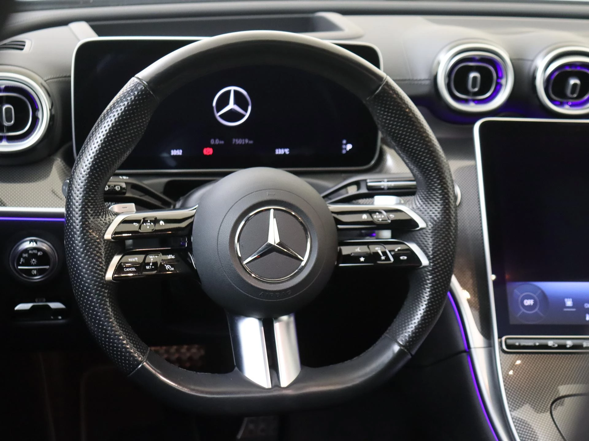 Mercedes-Benz-C-Klasse-image-12