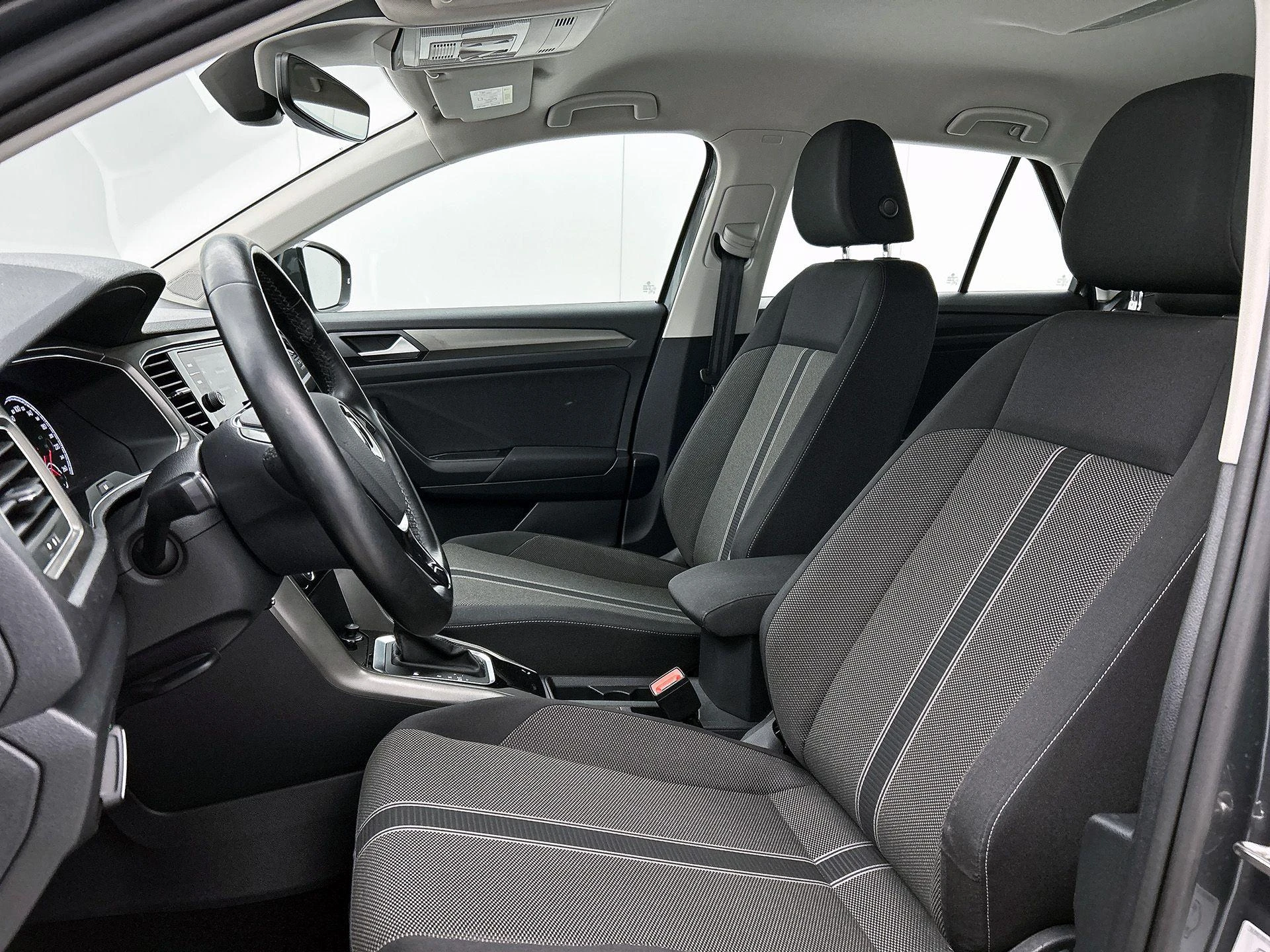 Volkswagen-T-Roc-image-33