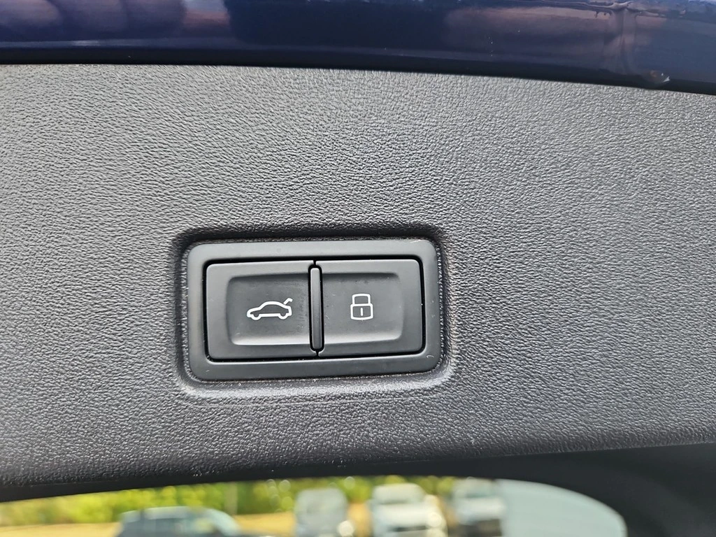 Audi-Q4 e-tron-image-14