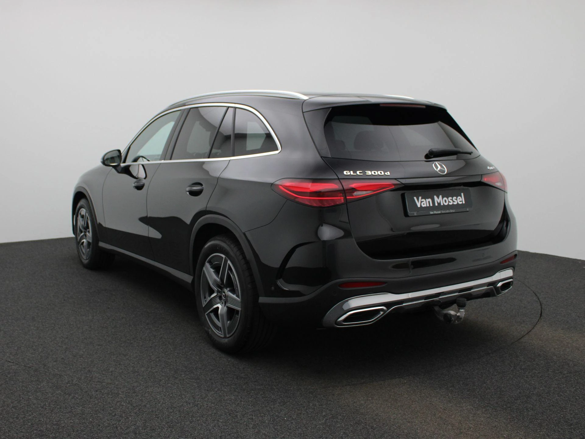 Mercedes-Benz-GLC-image-1