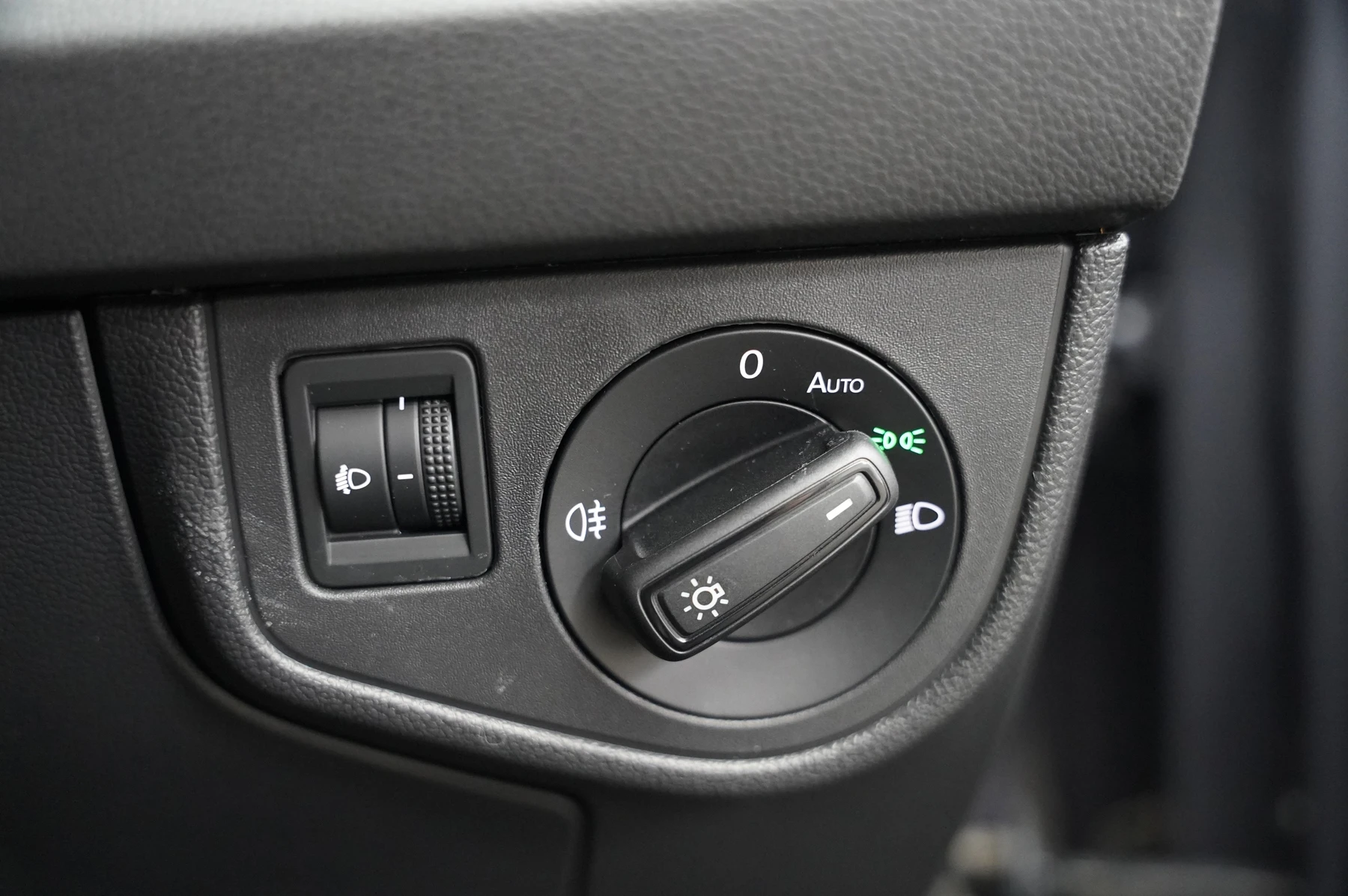 Volkswagen-Polo-image-18