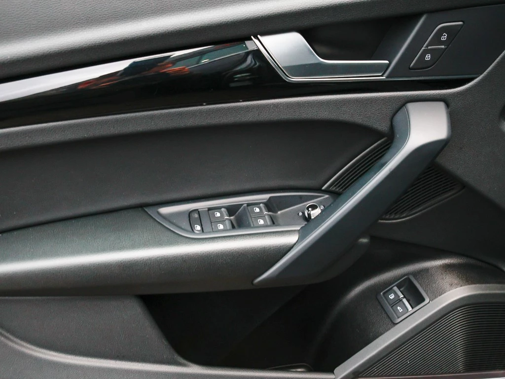 Audi Q5 55 TFSIe S line Matrix AHK B&O Business