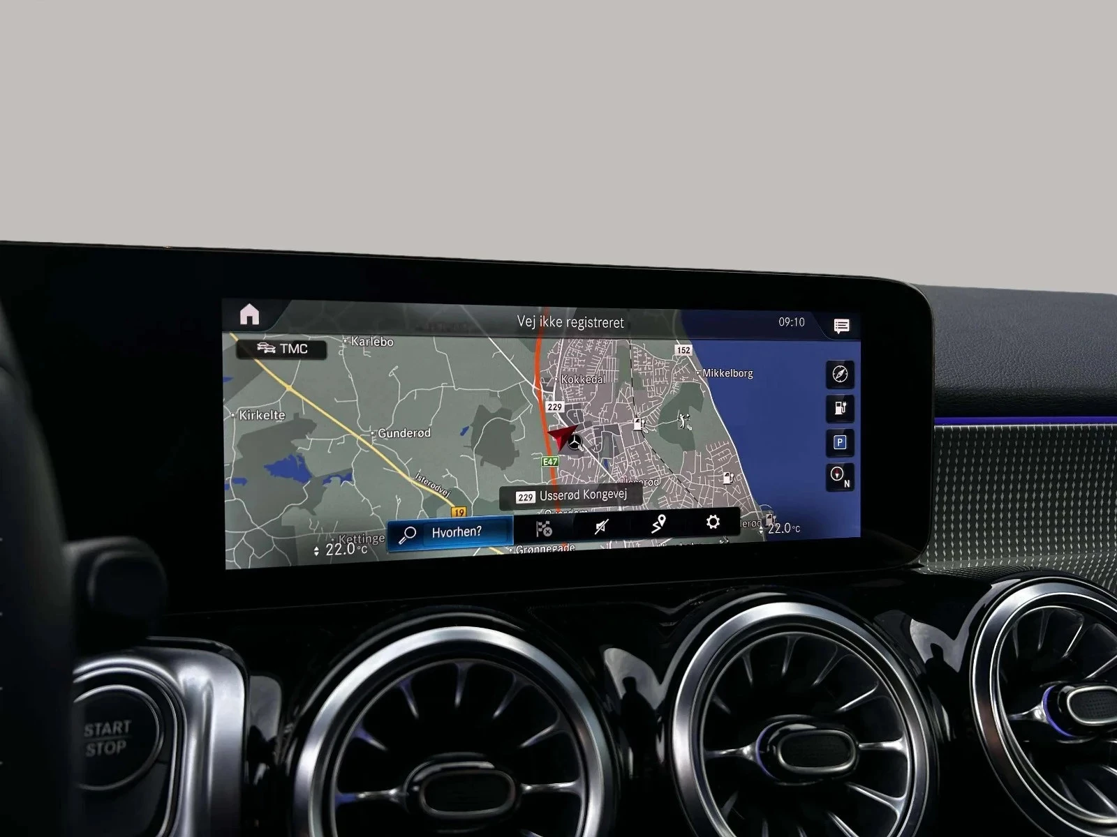 Mercedes-Benz-EQB-image-16