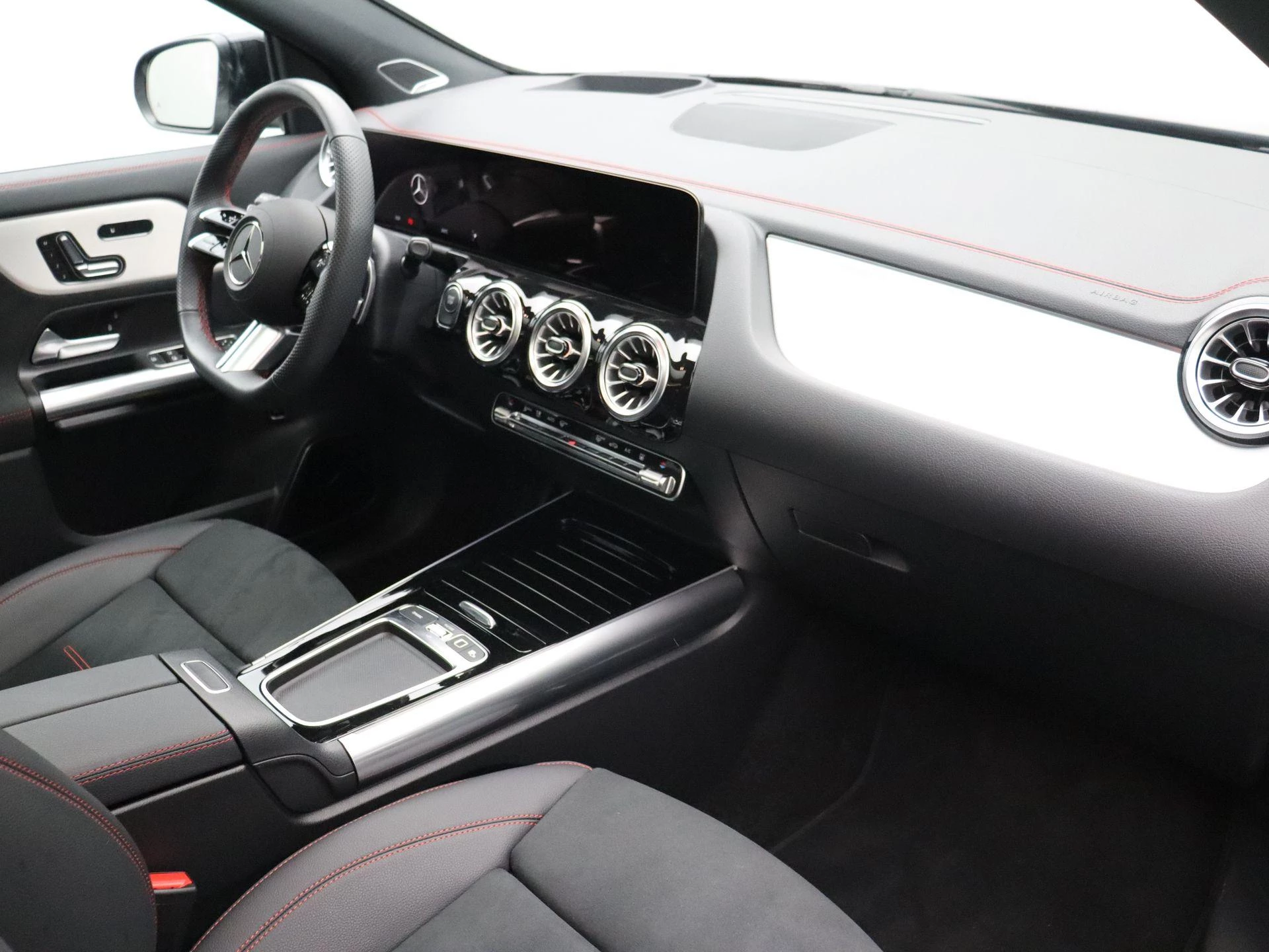 Mercedes-Benz EQA 250+ Star Edition + PANO DAK + BURMESTER + TREKHAAK + HEAD UP +