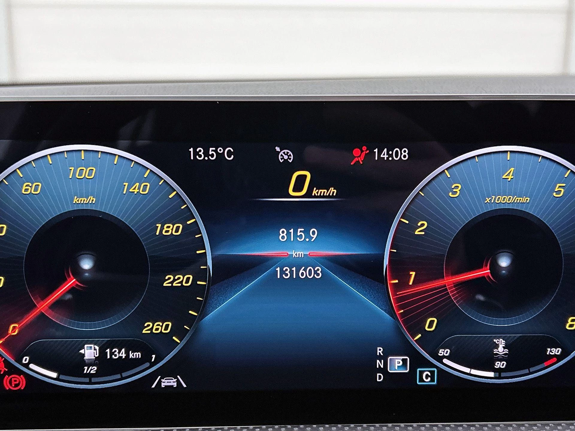 Mercedes-Benz-CLA-image-8