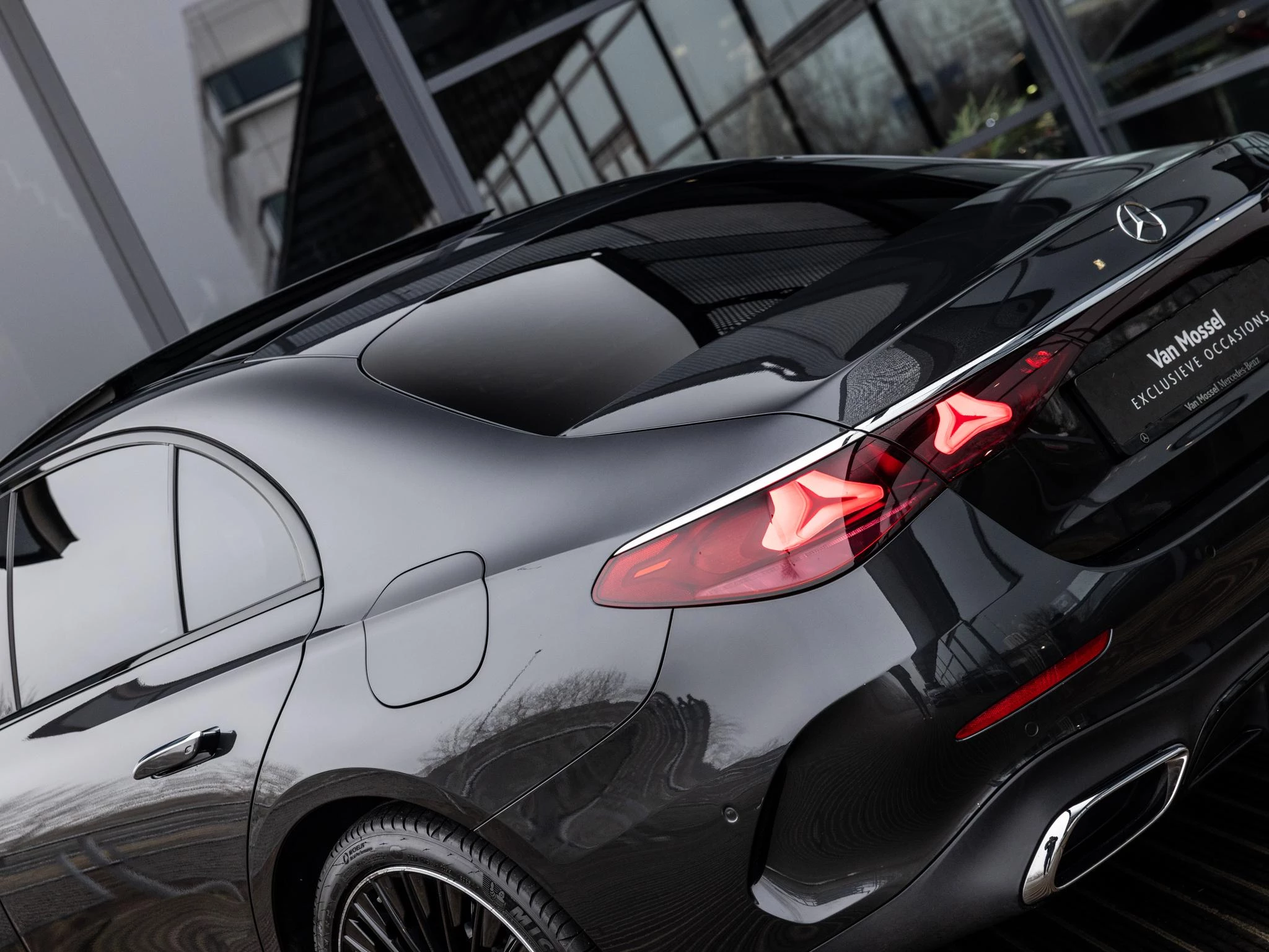 Mercedes-Benz-E-Klasse-image-11