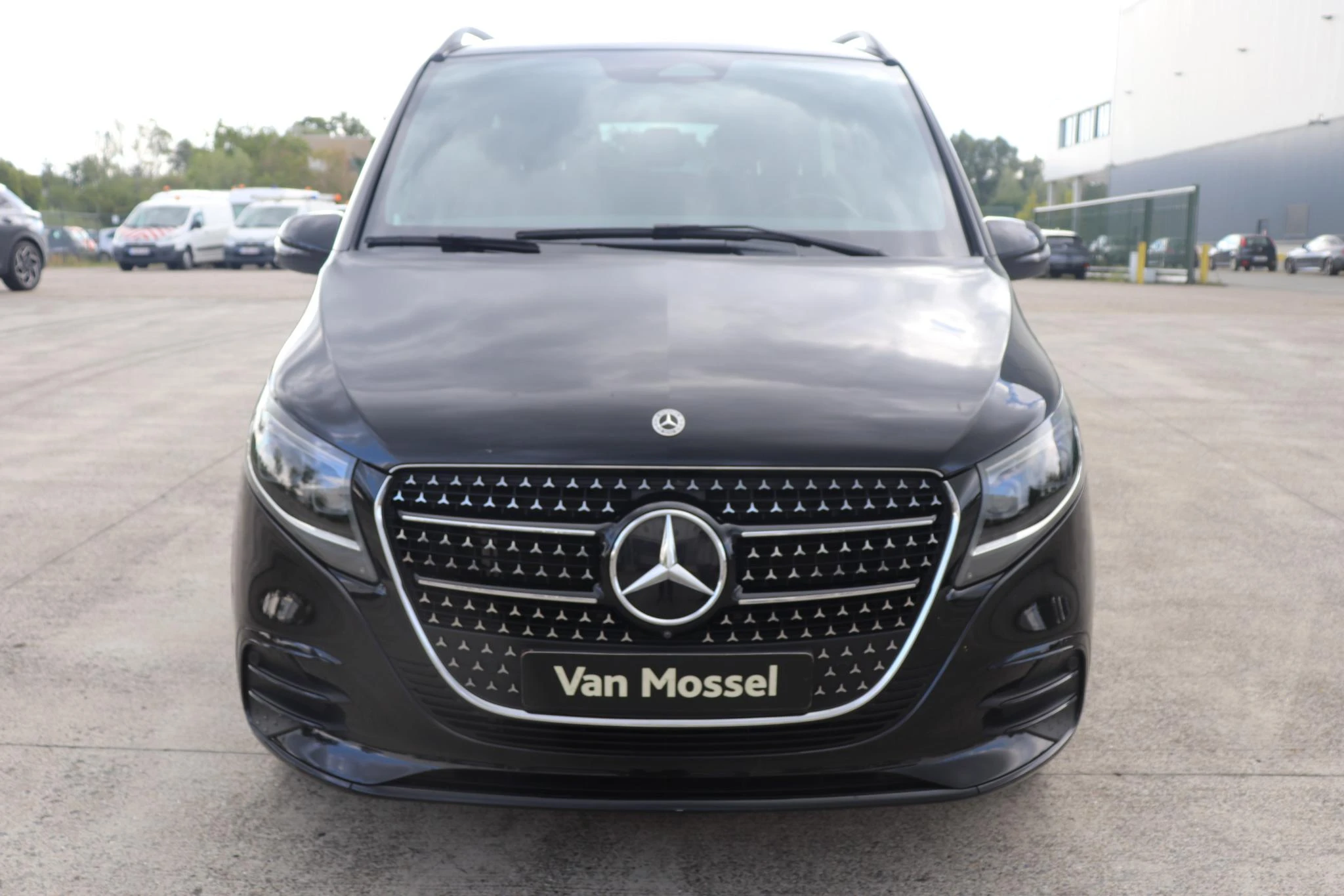 Mercedes-Benz-V-Klasse-image-2