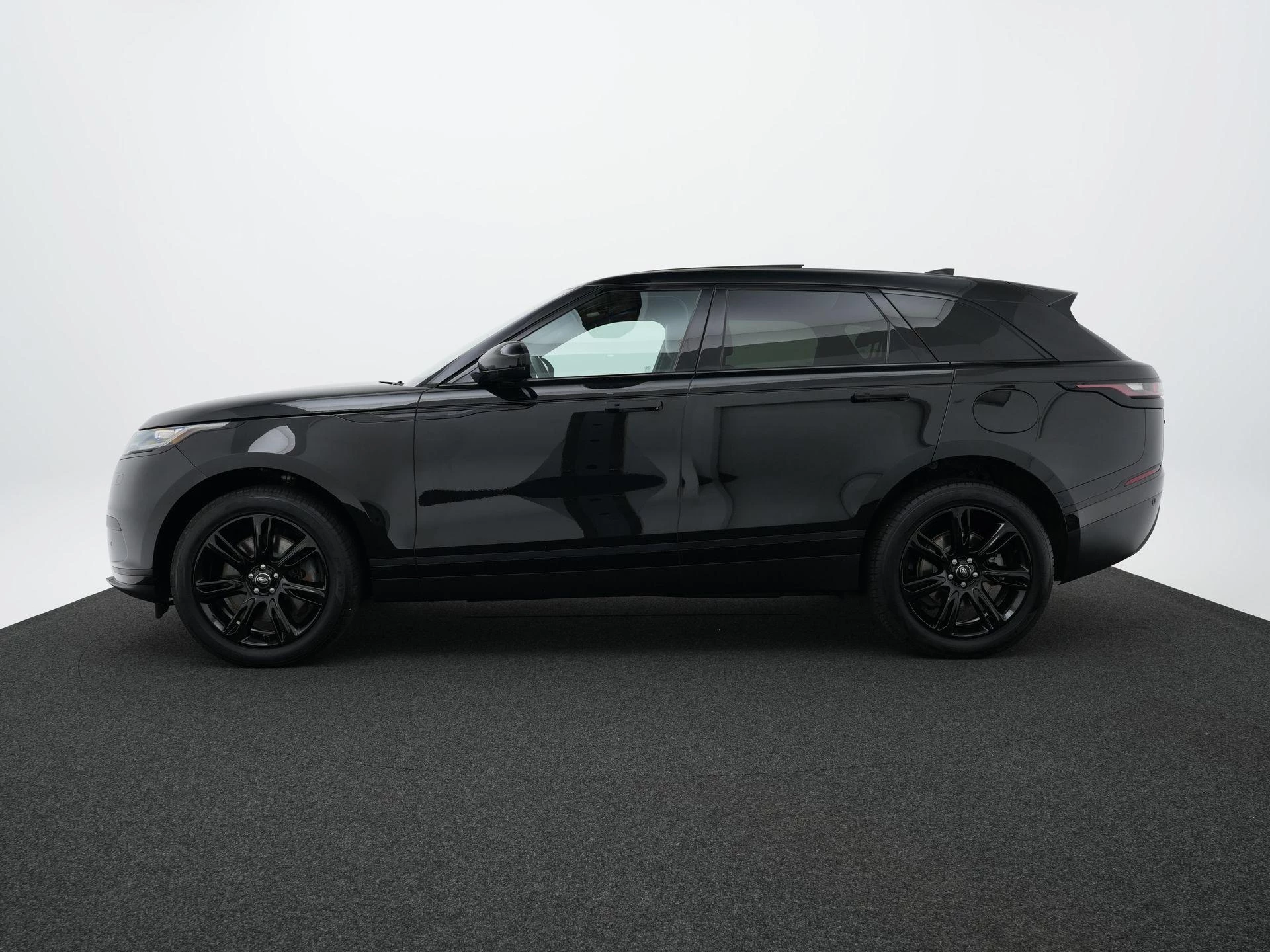 Land Rover-Range Rover Velar-image-4