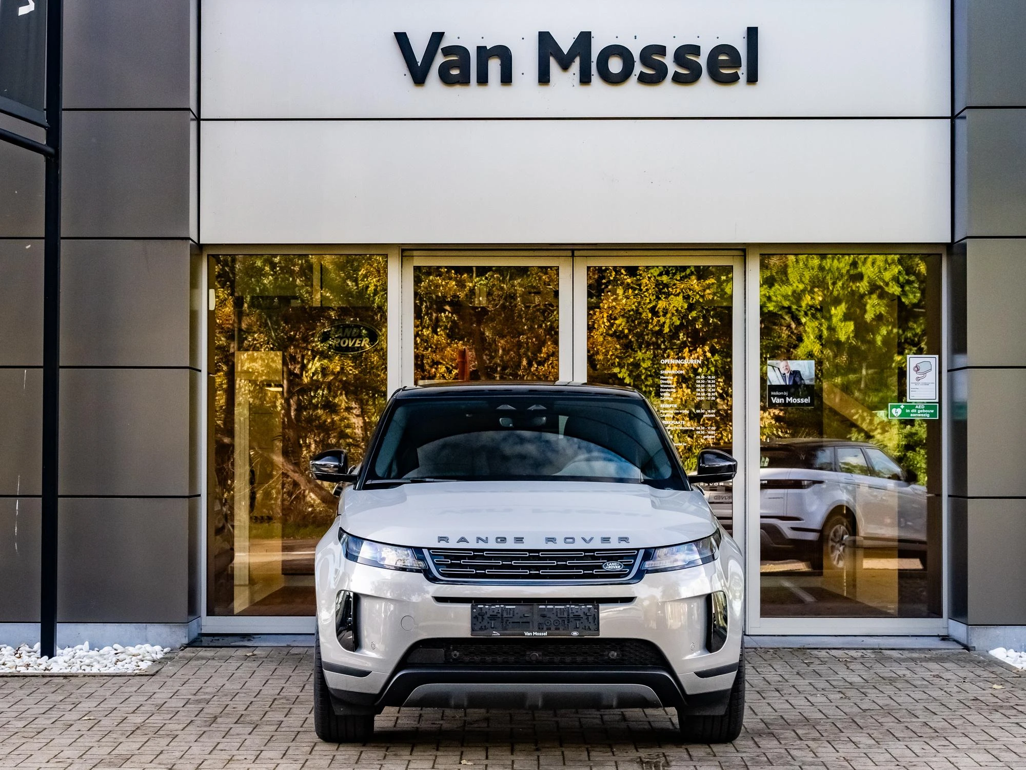 Land Rover-Range Rover Evoque-image-2