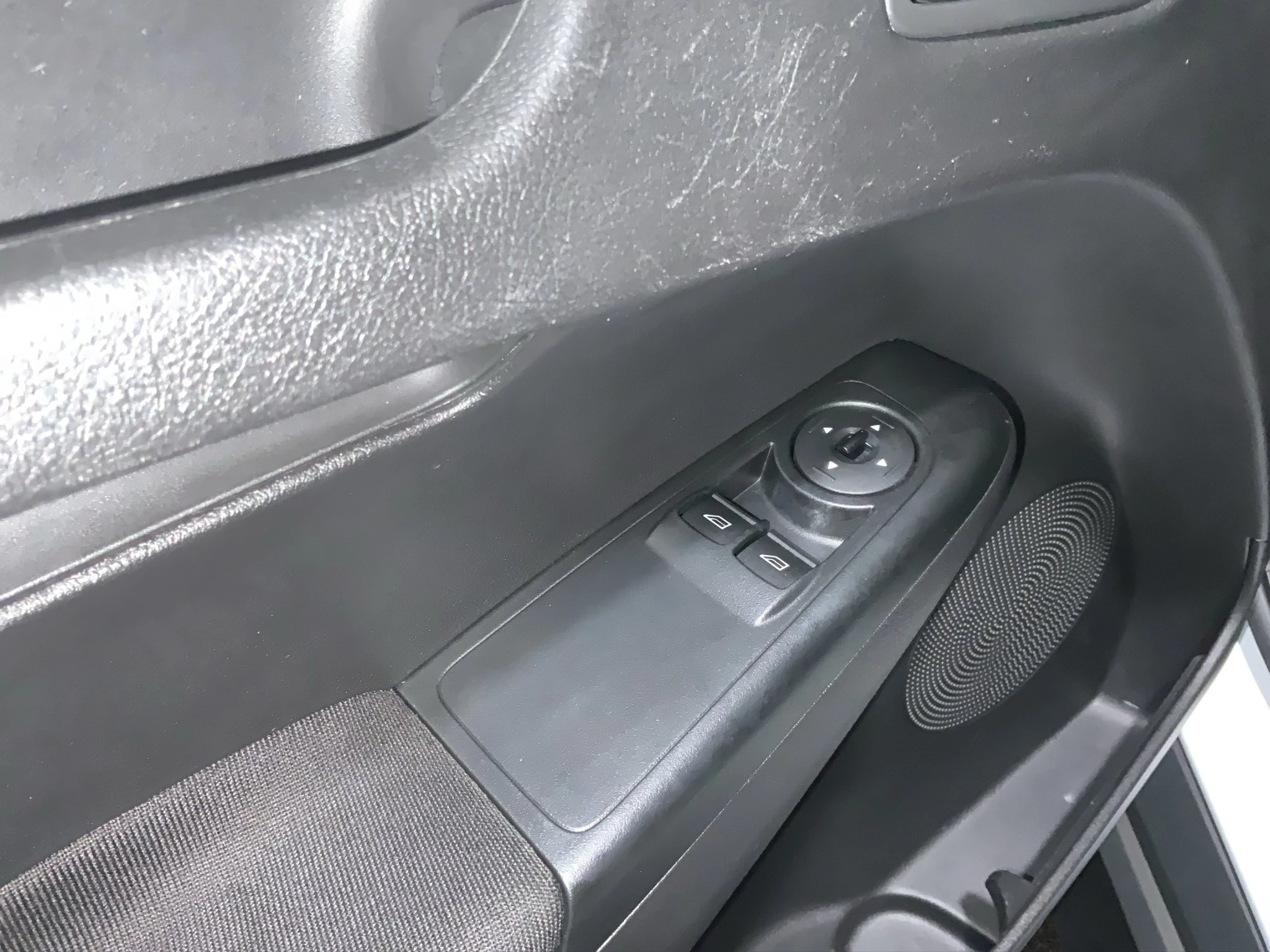 Ford-Transit Courier-image-14