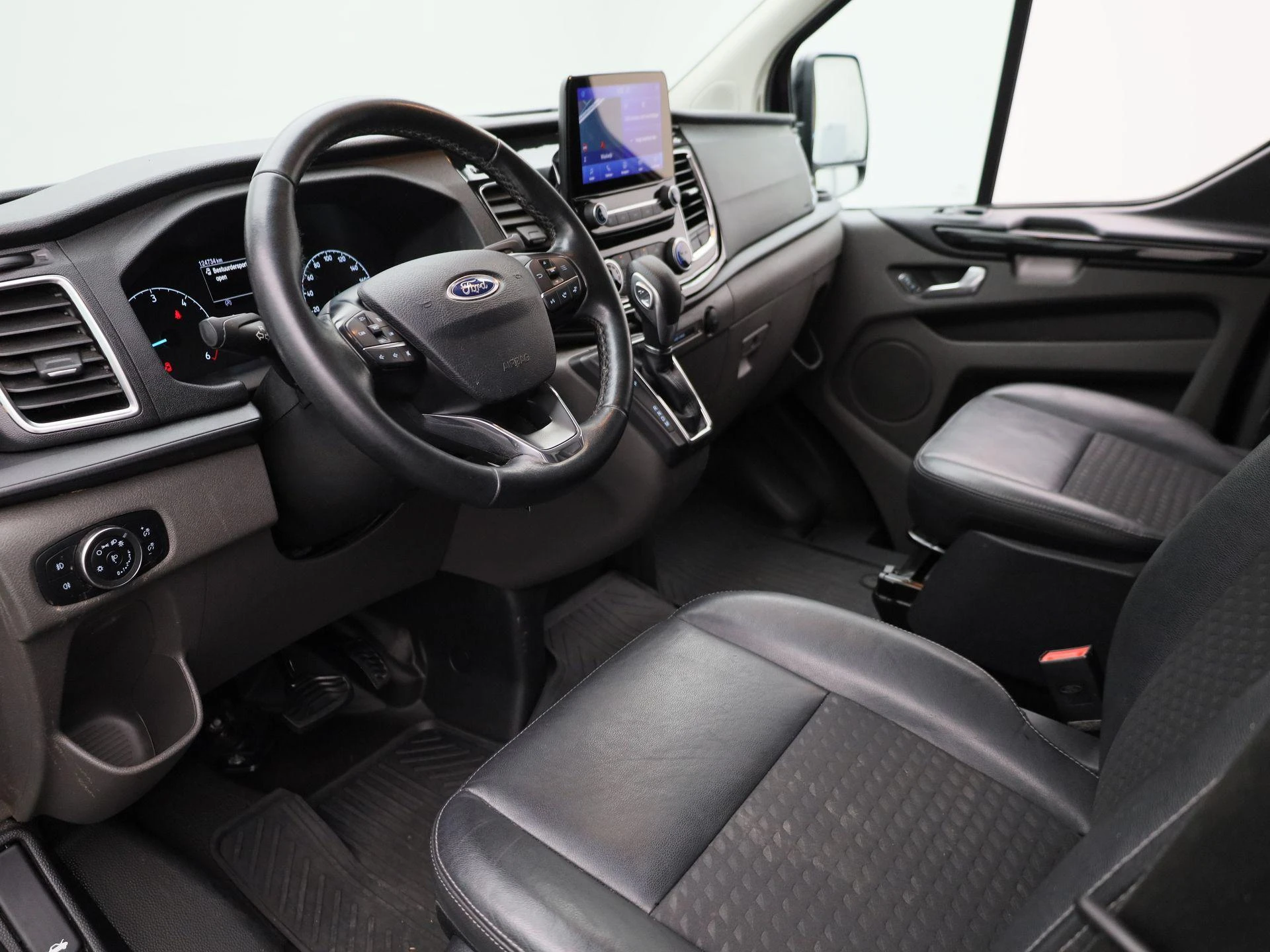 Ford-Transit Custom-image-18