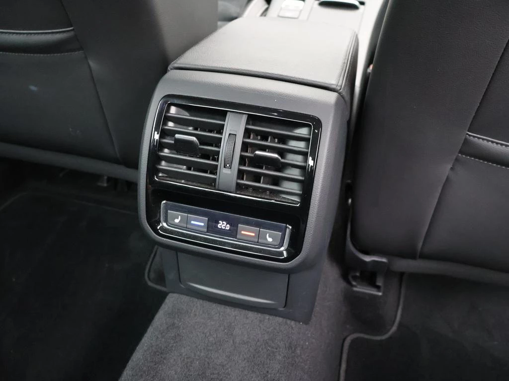 Volkswagen Passat Passat Elegance Business 1.5TSI 150PK* *LEDER*ALCANTARA*CAMERA*VIRTUAL COCKPIT*ACC*PDC*ZETELVERWARMING*...*