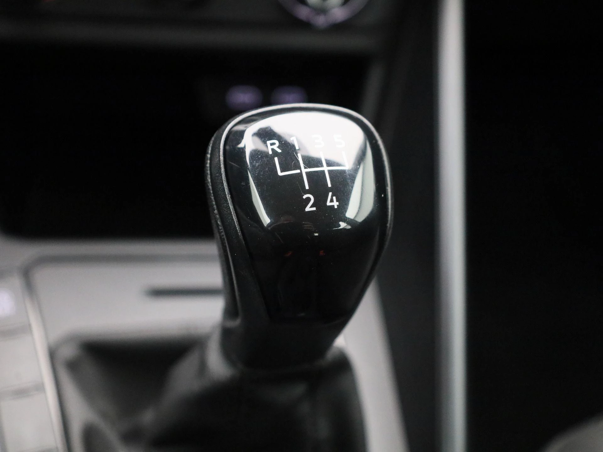 Volkswagen-Polo-image-23