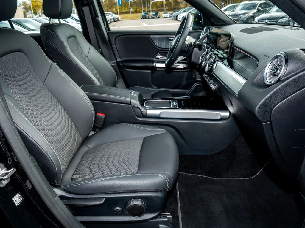 Mercedes-Benz-GLB 200-image-10