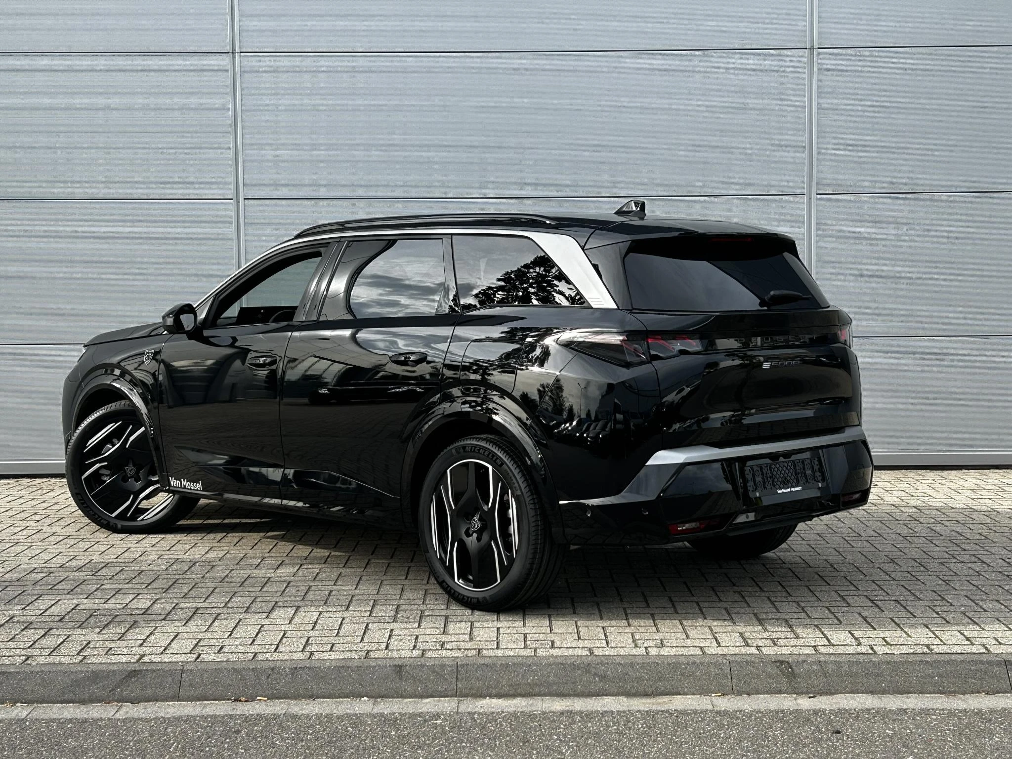 Peugeot-e-5008-image-3