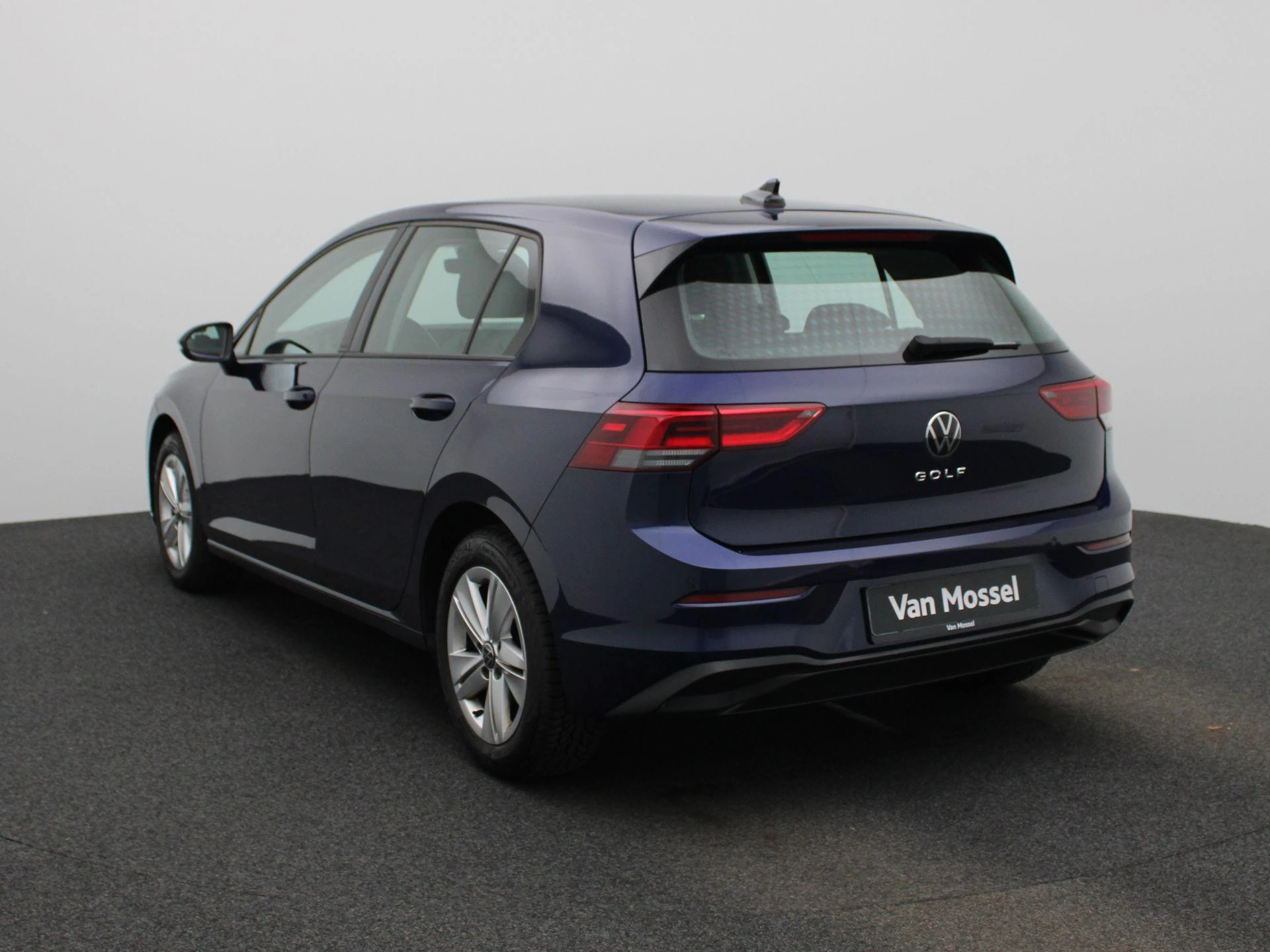 Volkswagen-Golf-image-1