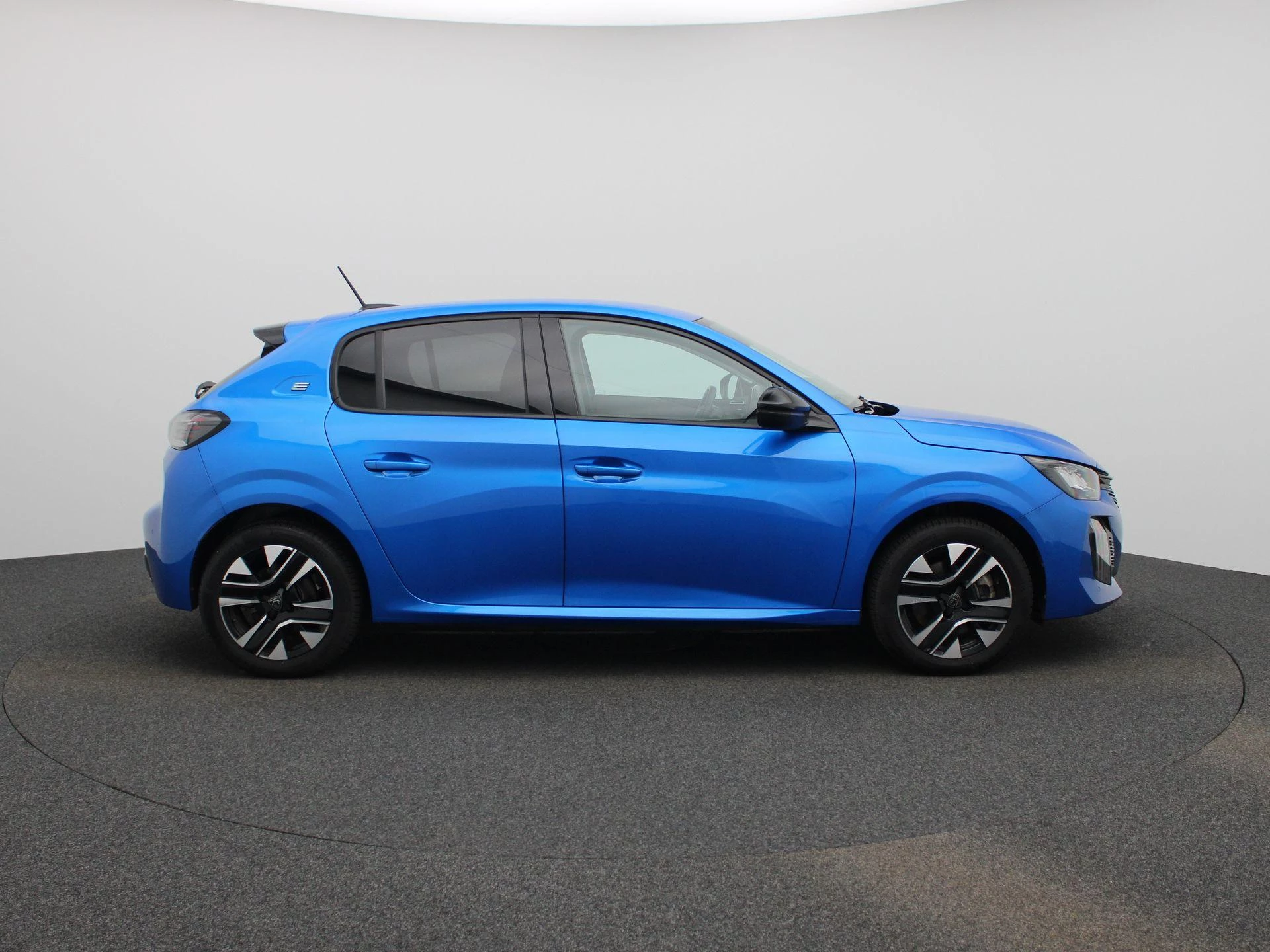 Peugeot-e-208-image-6