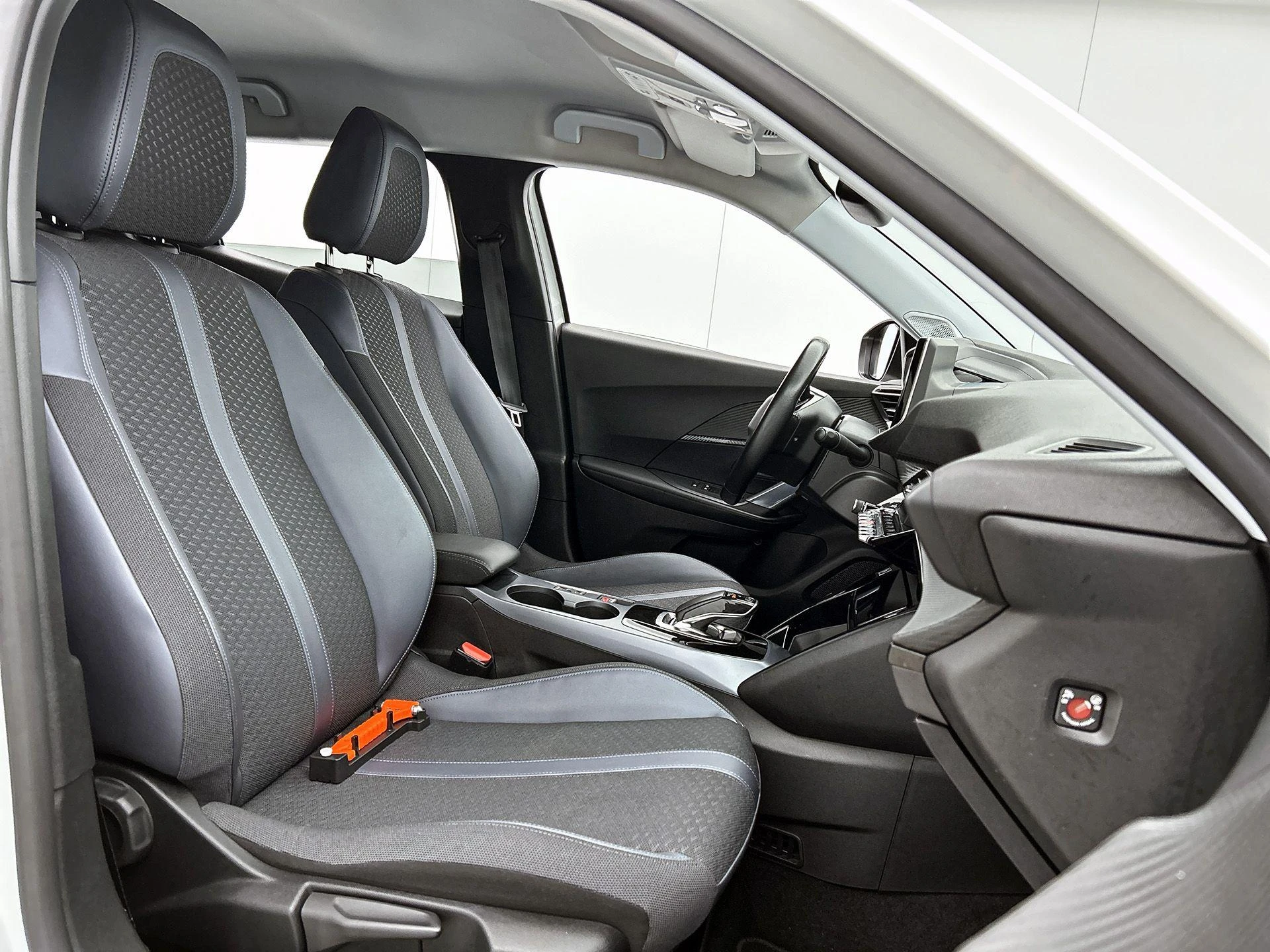 Peugeot-e-2008-image-34
