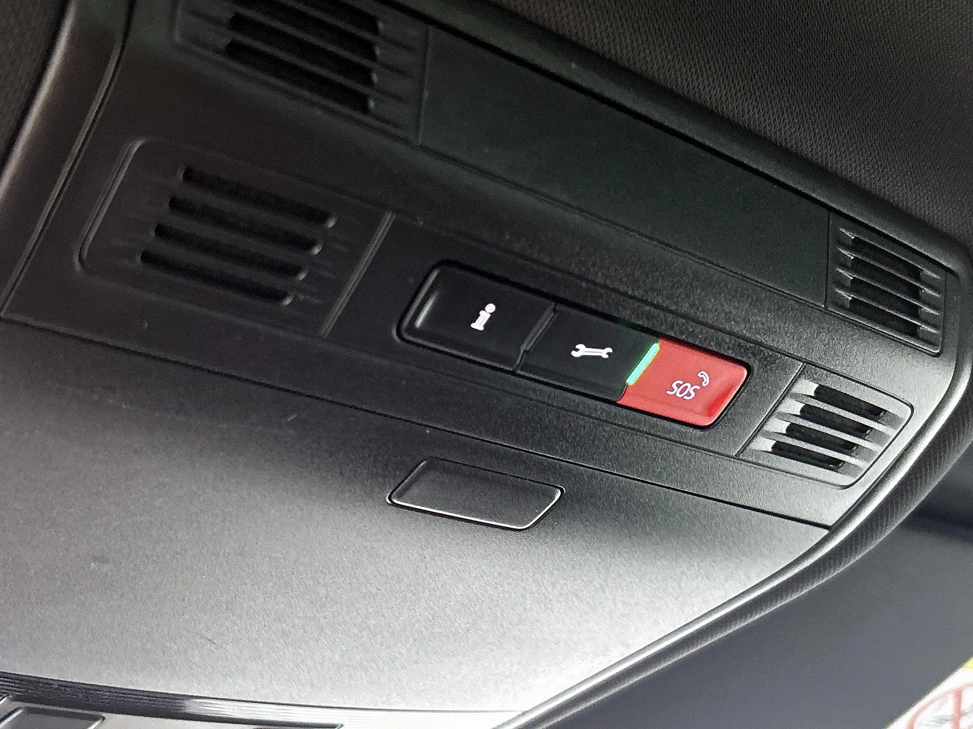 Volkswagen-Tiguan-image-12