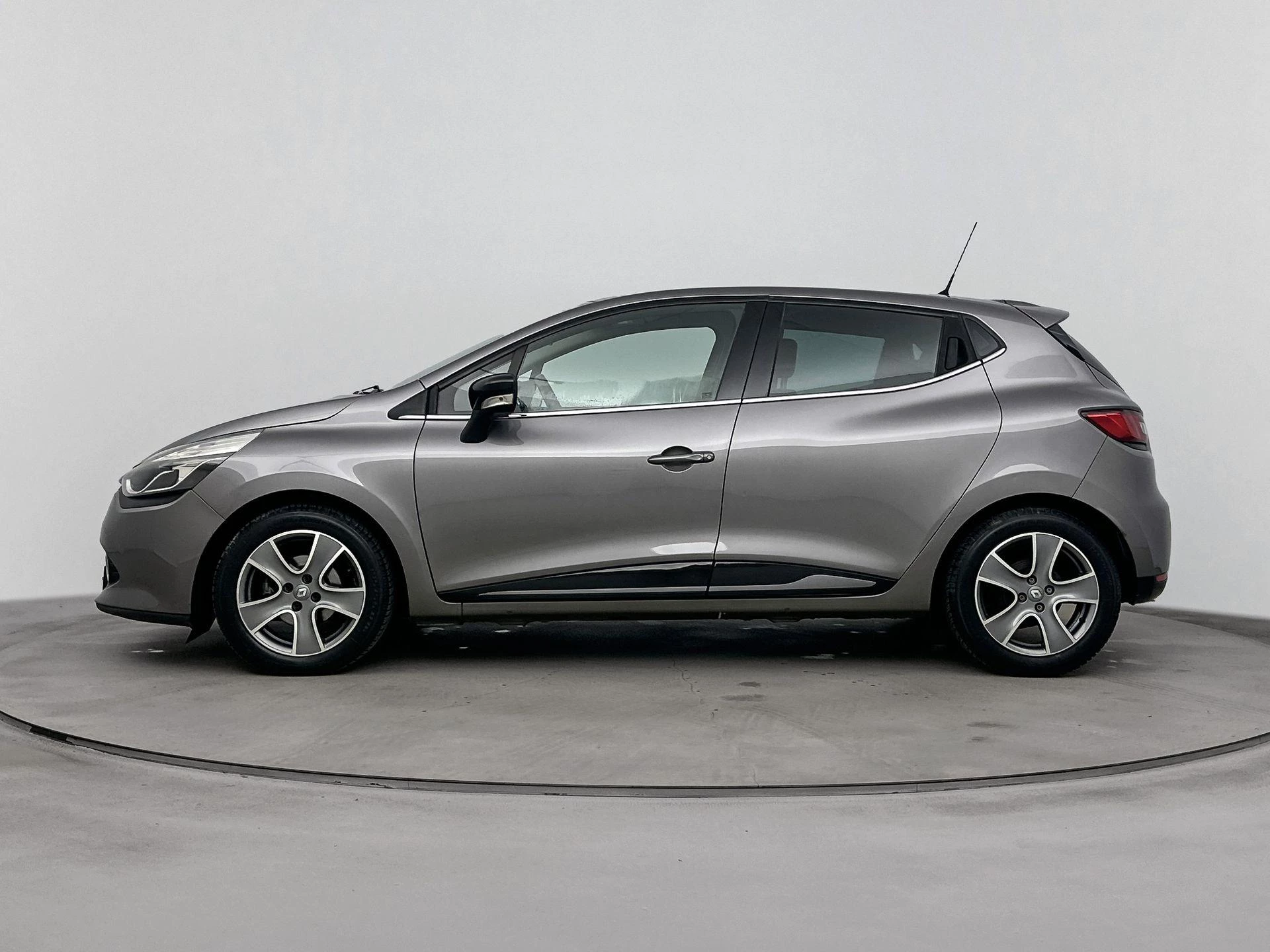 Renault-Clio-image-1