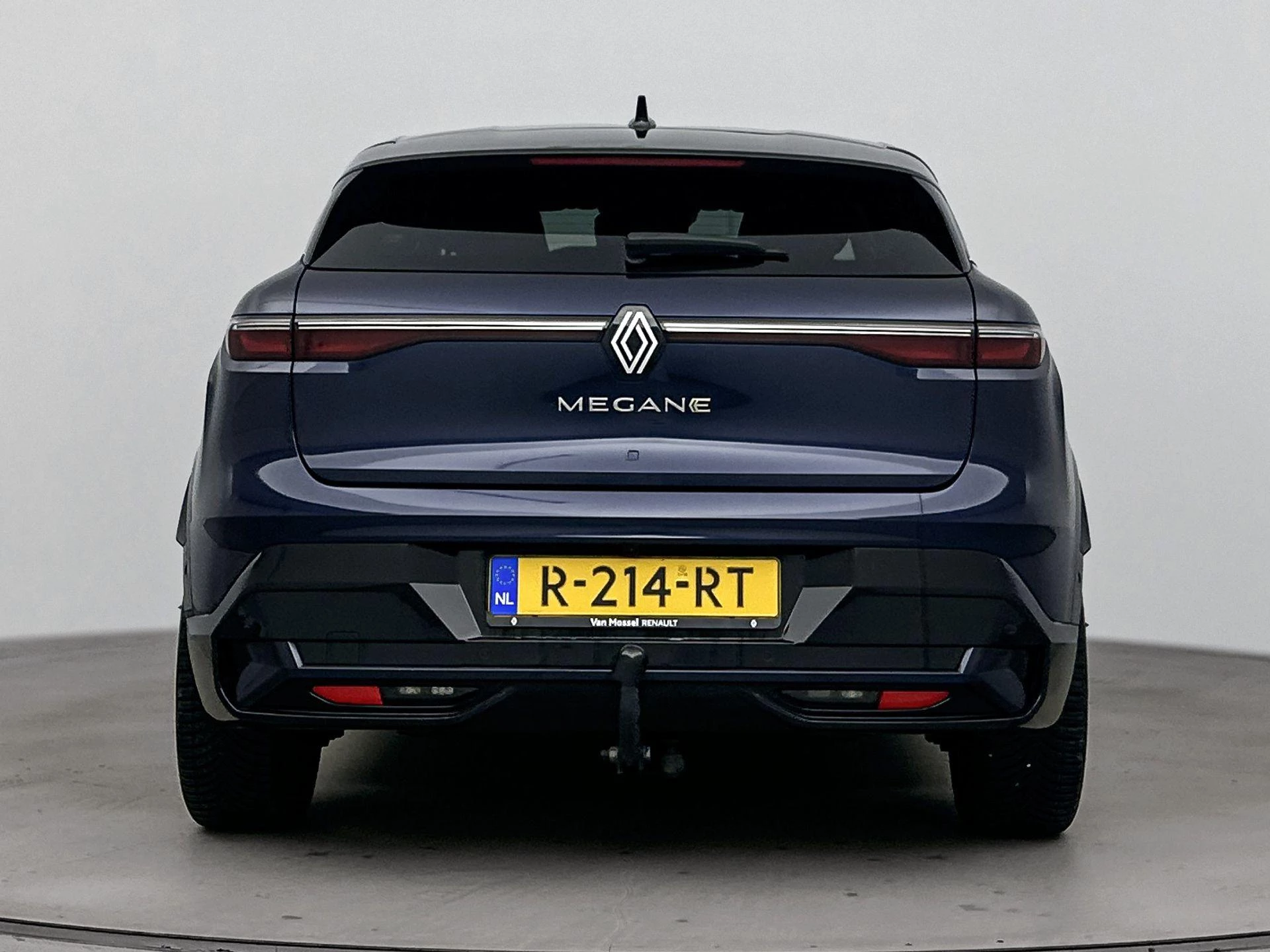 Renault-Megane E-Tech-image-2