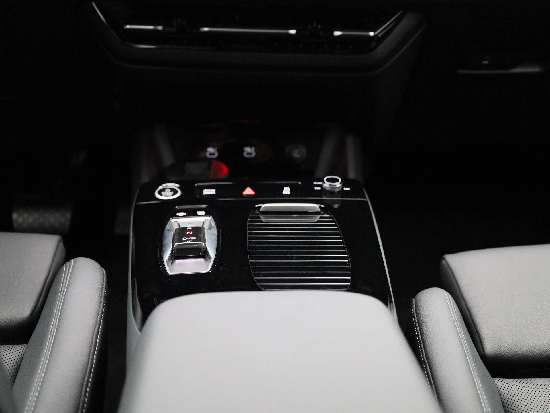 Audi-Q6 e-tron-image-9
