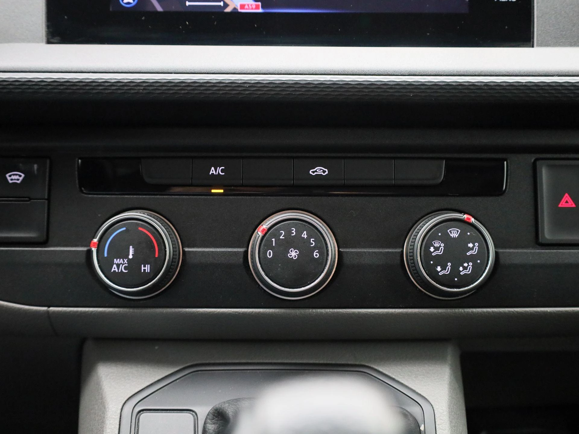 Volkswagen-Transporter-image-21