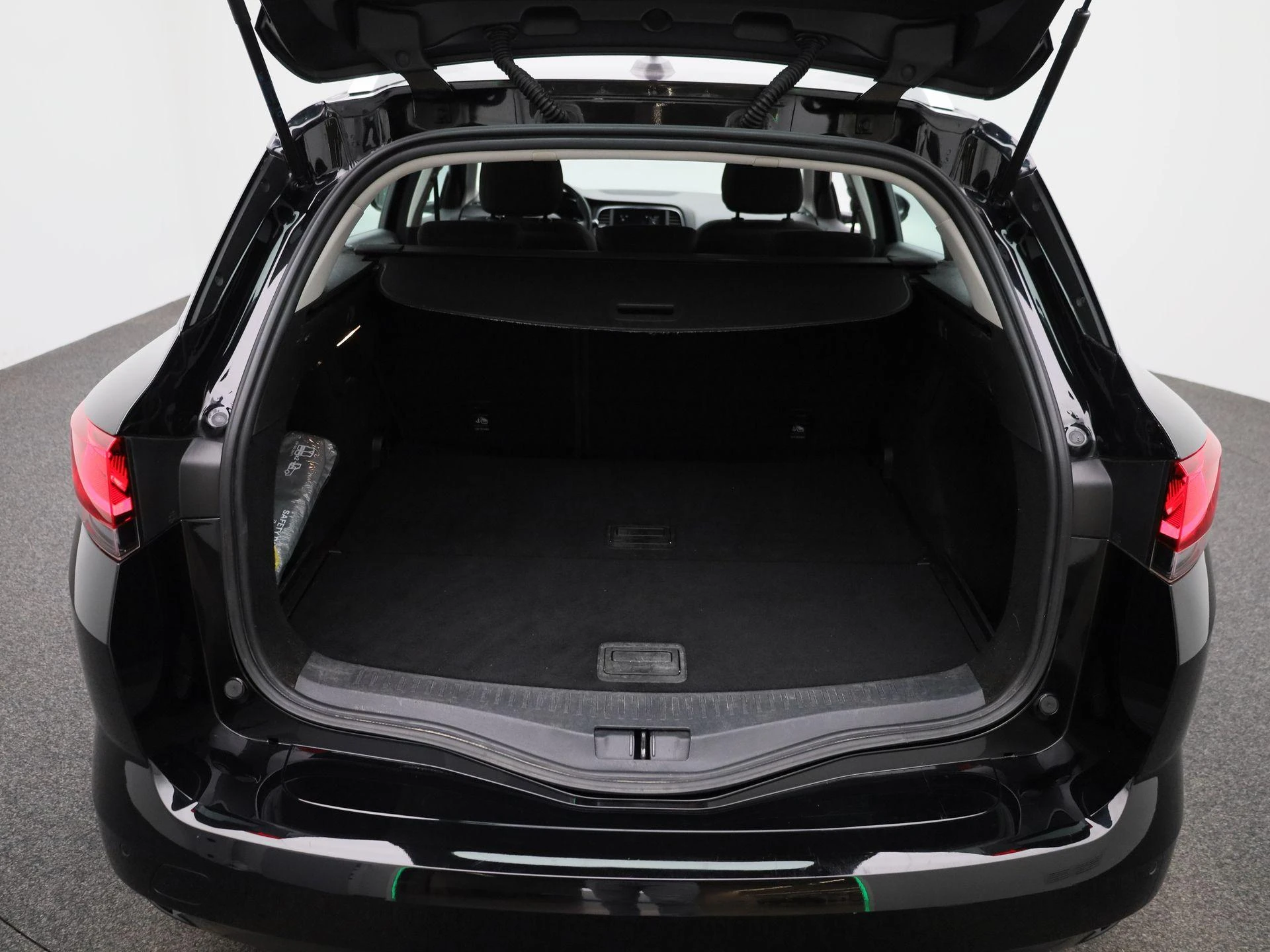Renault-Mégane Grand Tour-image-13