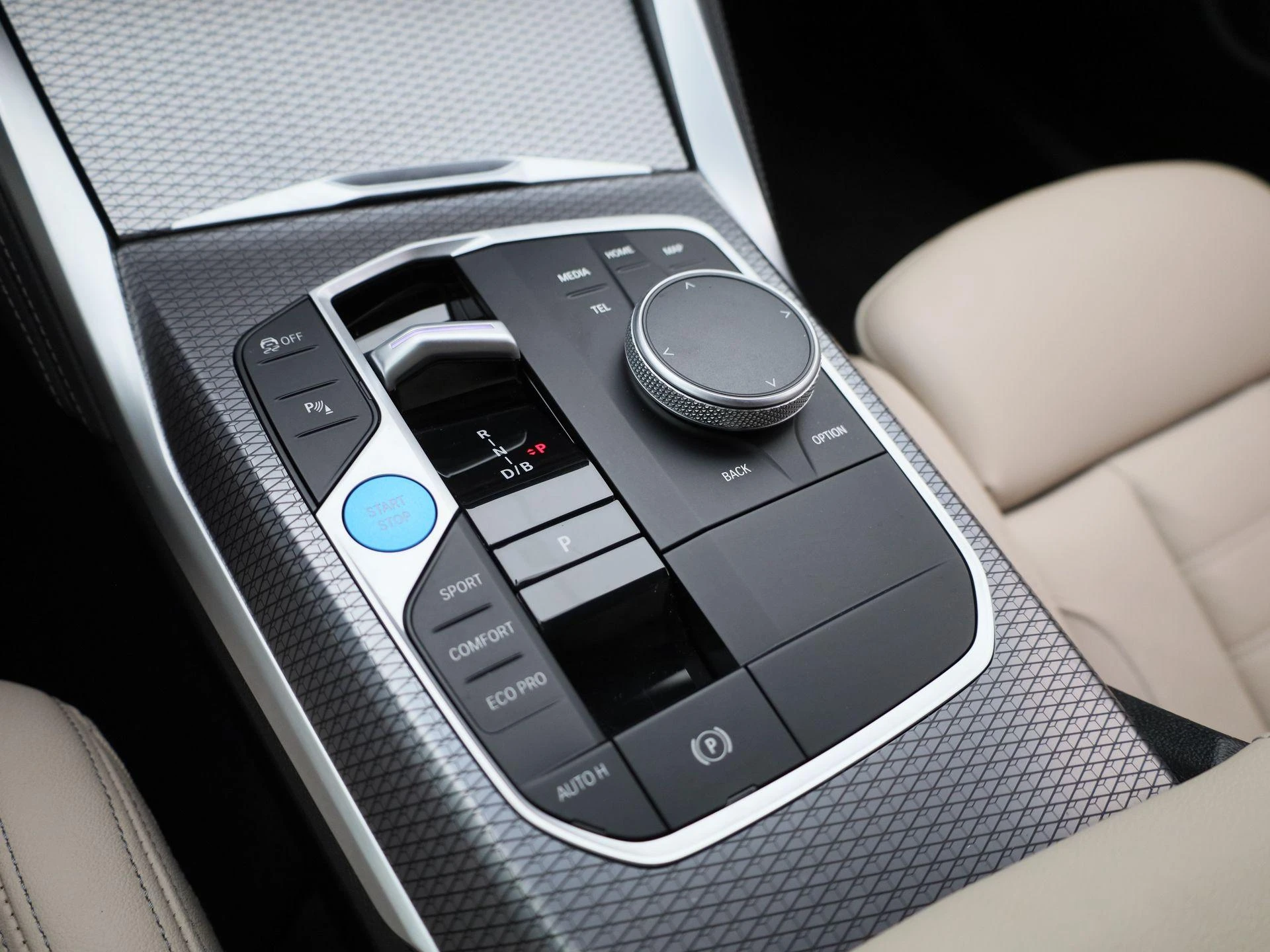 BMW-i4-image-26