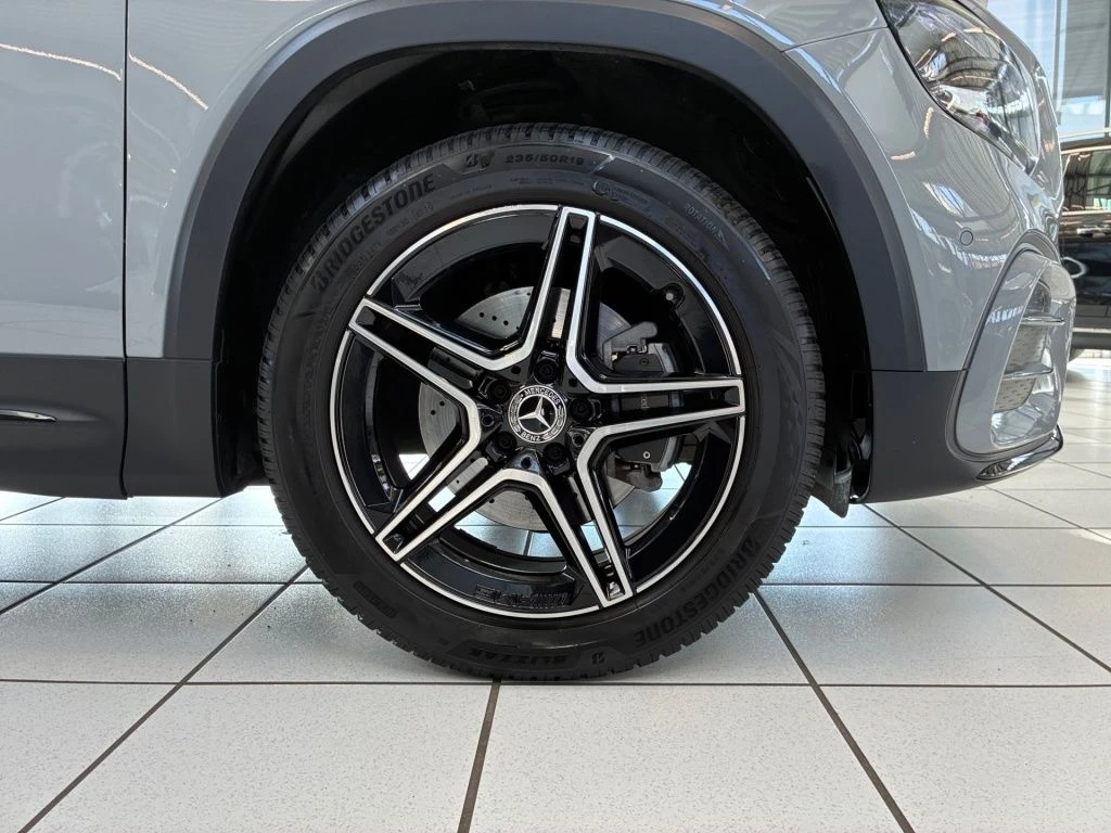 Mercedes-Benz-GLB 200-image-17