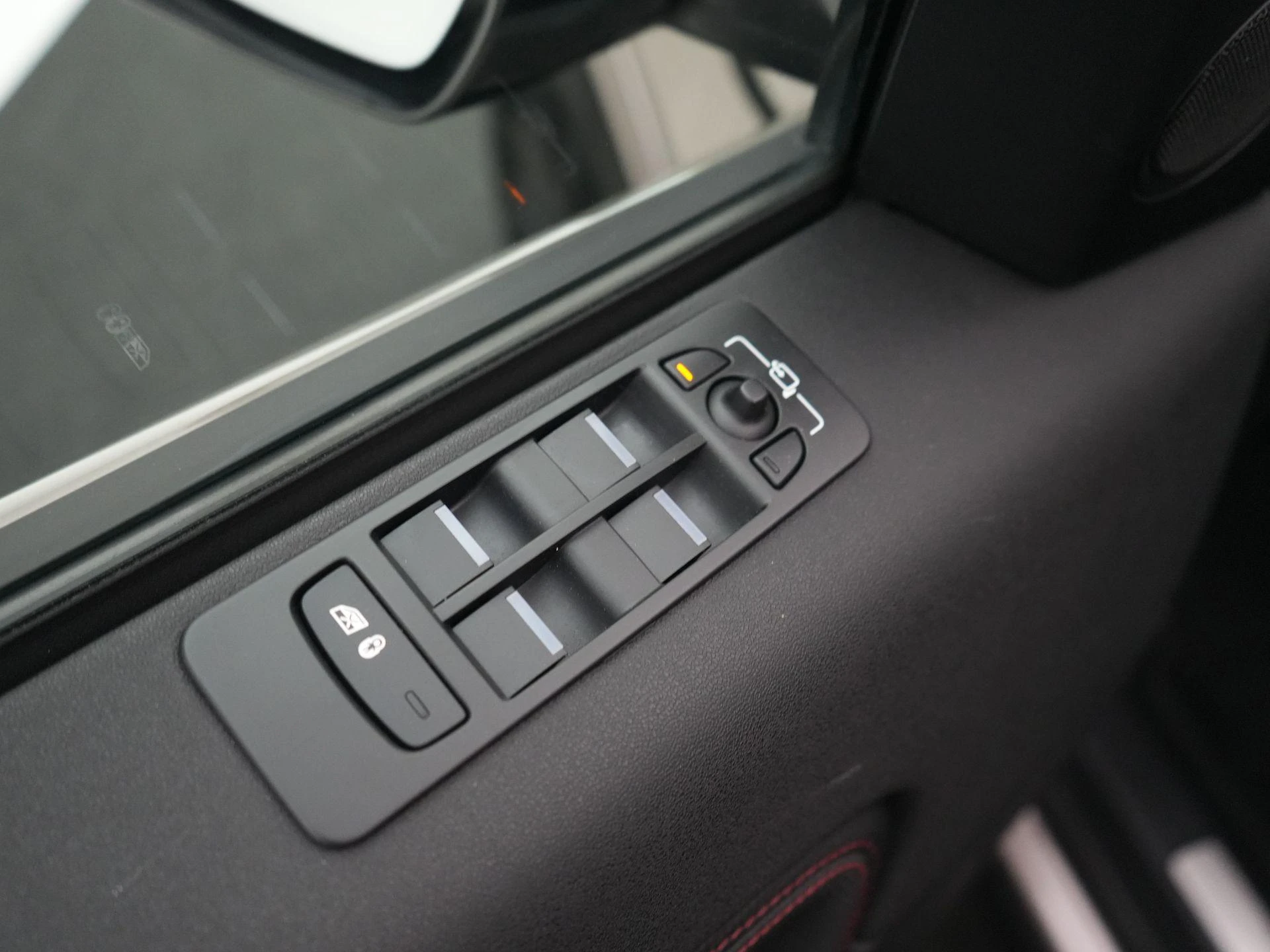 Land Rover-Discovery Sport-image-28