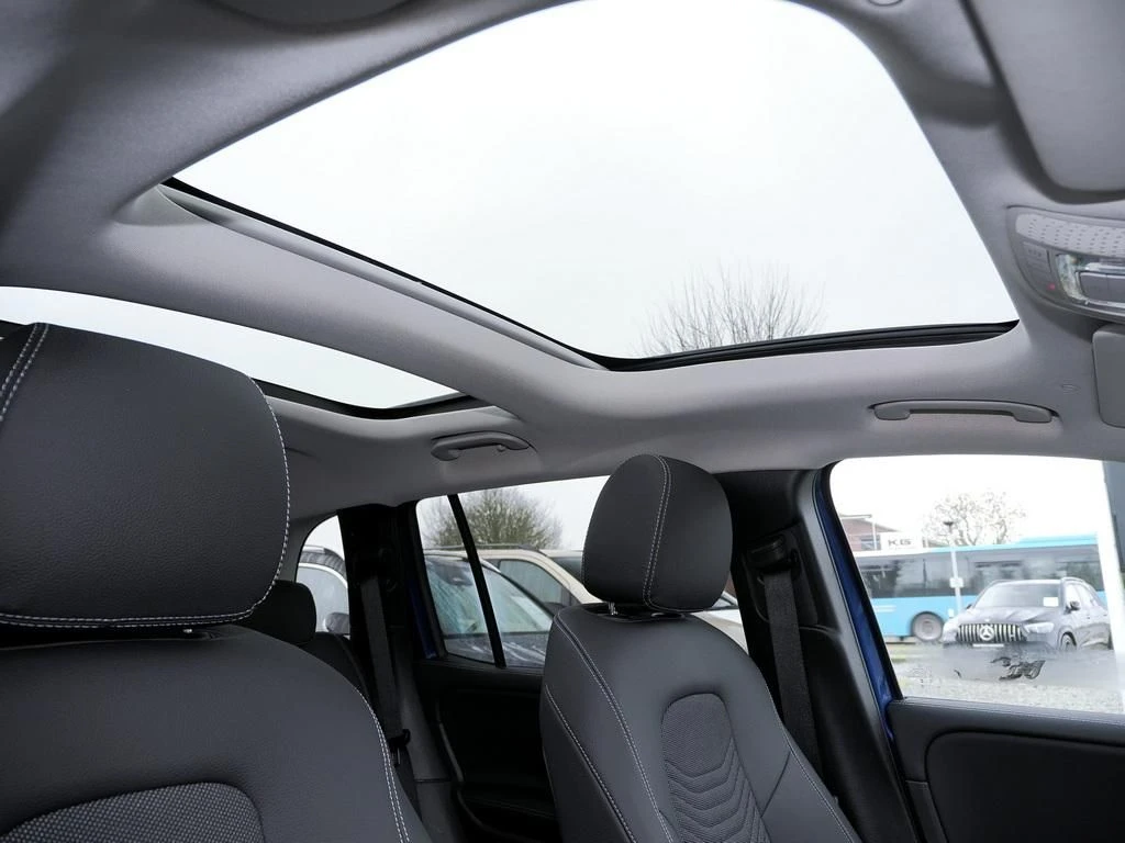 Mercedes-Benz-GLB 200 d-image-13