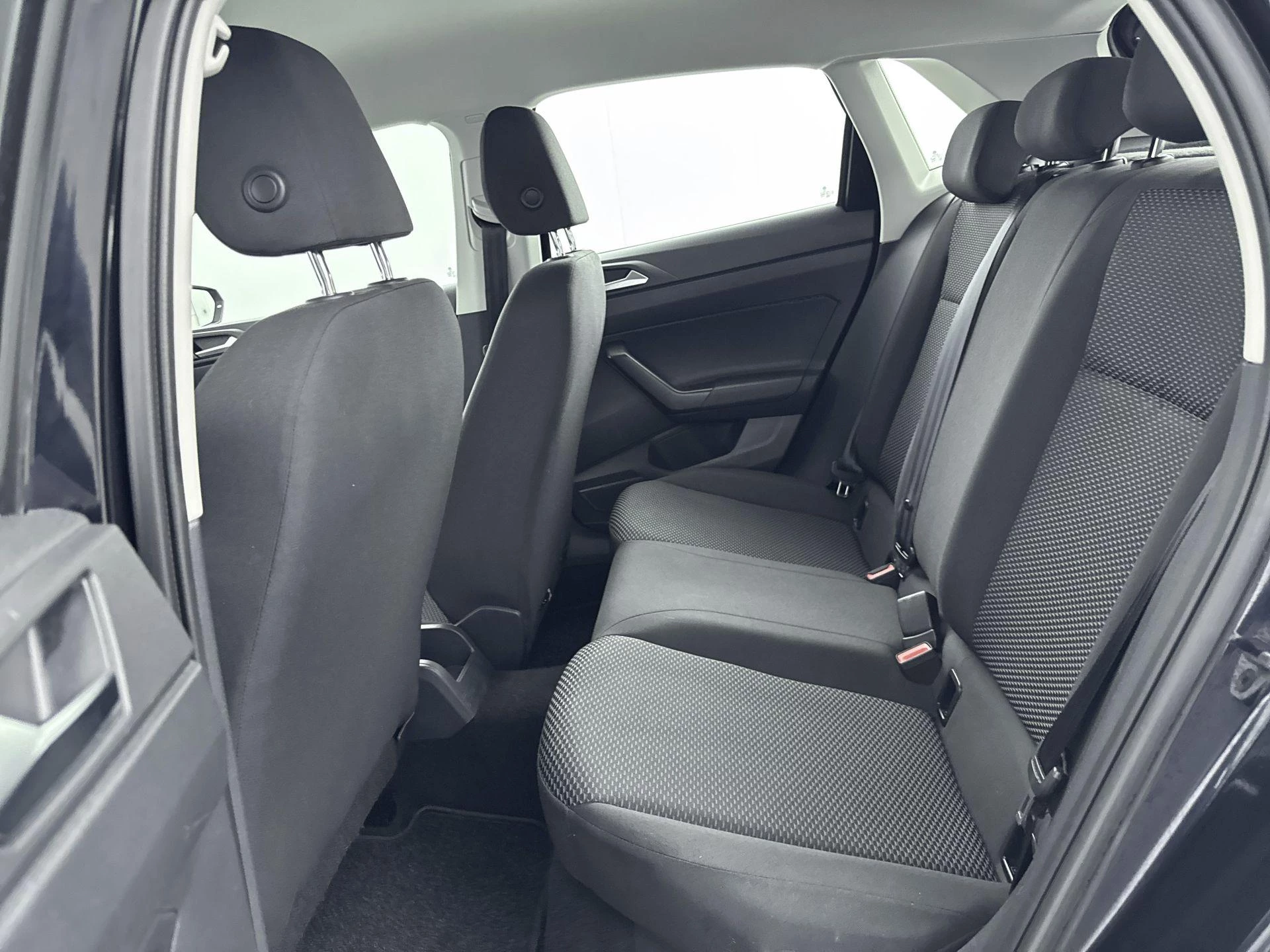 Volkswagen-Polo-image-24